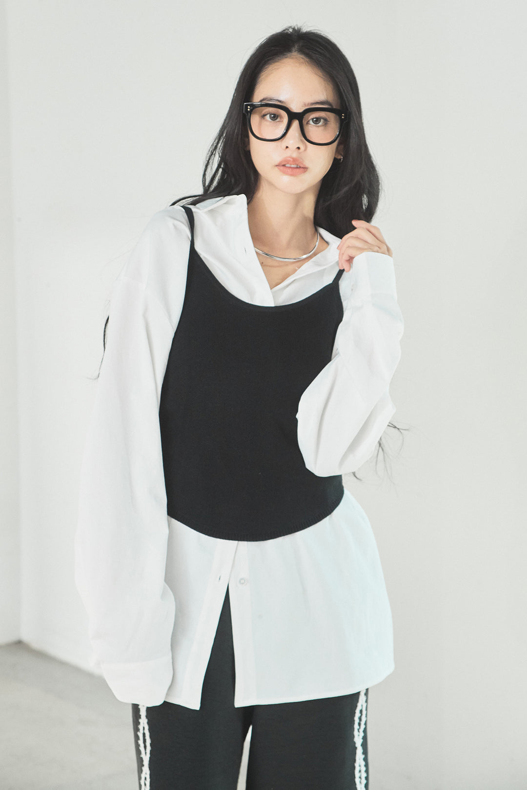 [SET]ニットキャミ付きシャツ+刺繡テープラインパンツ(2set)