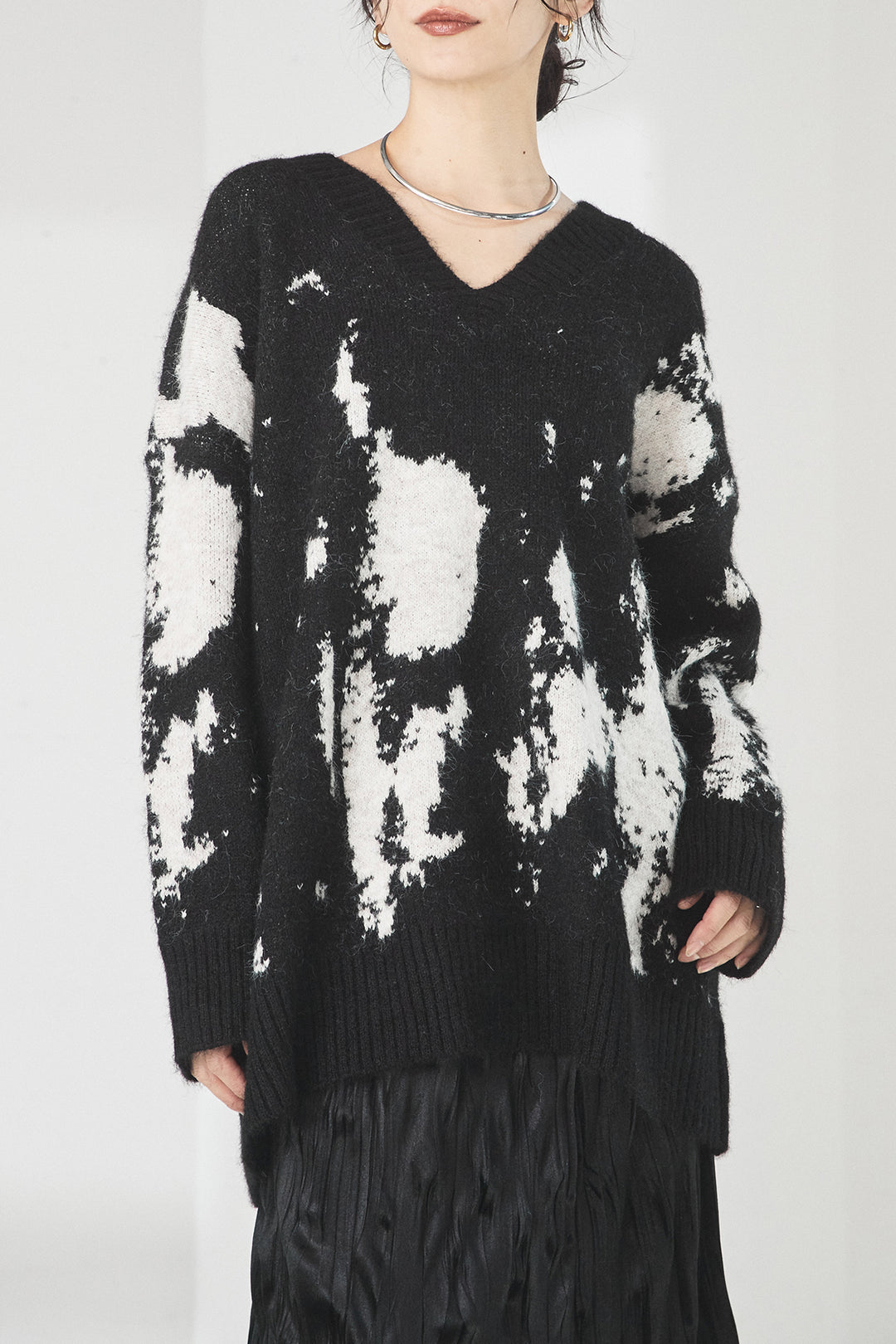 [SET]アブストラクト柄ニットプルオーバー+ベロアロングプリーツスカート(2set)