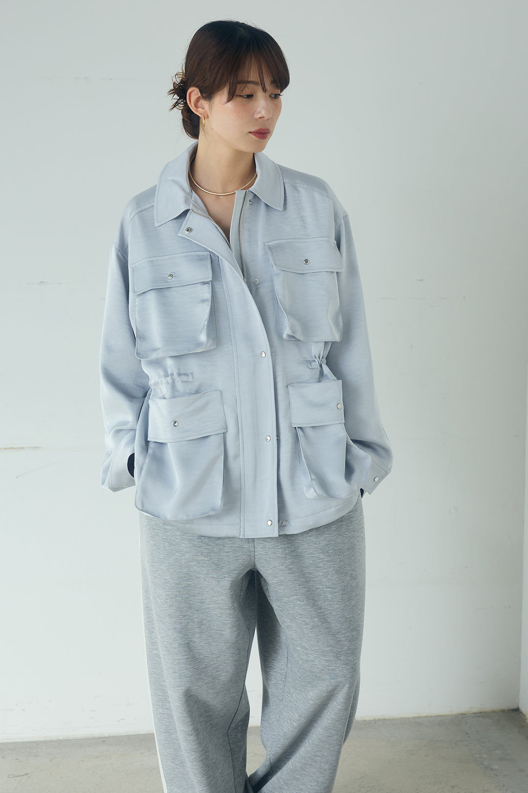 サテンライトブルゾン