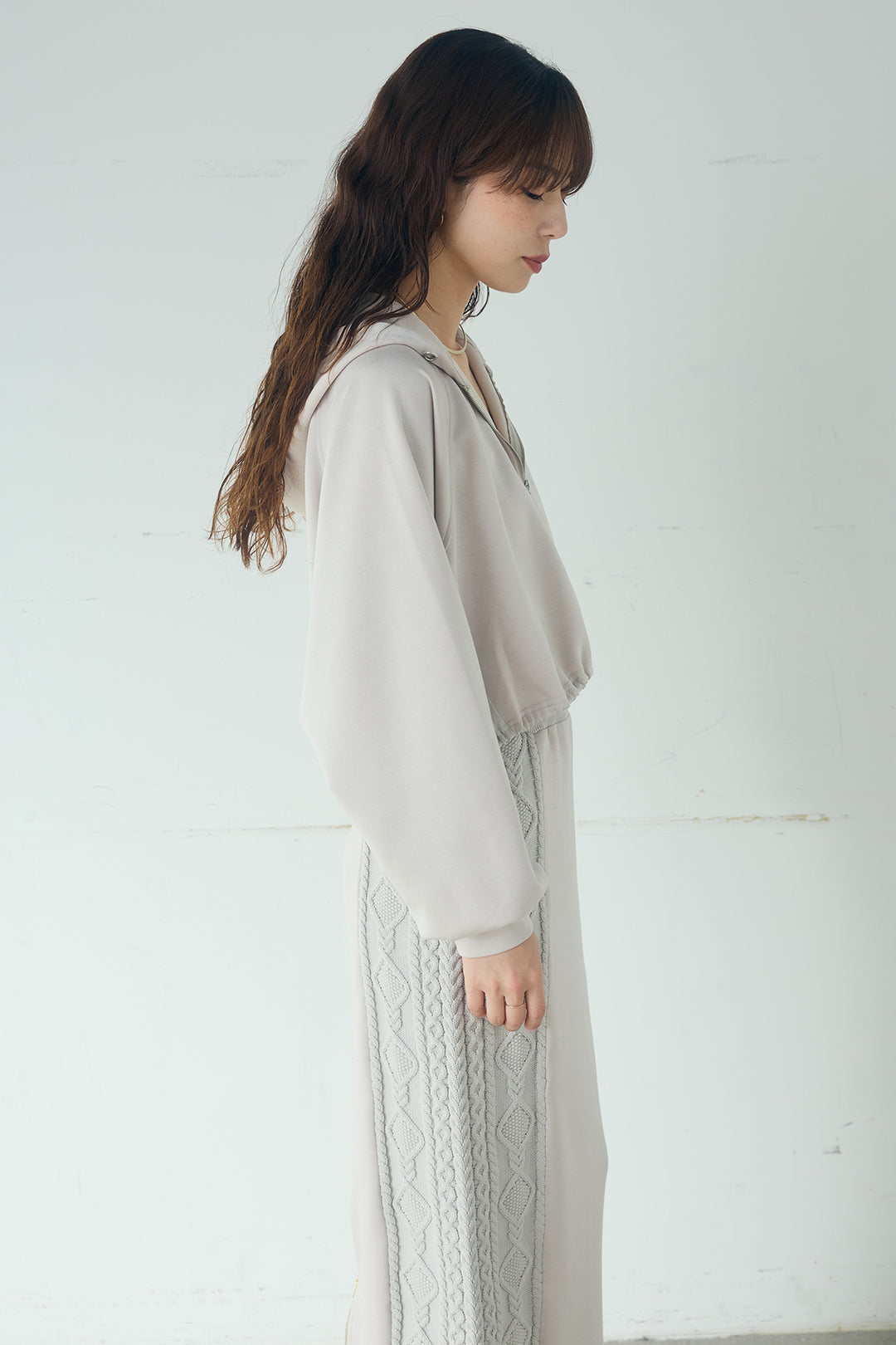 [SET]ドルマンショートフーディー+異素材ドッキングケーブルニットスカート(2set)