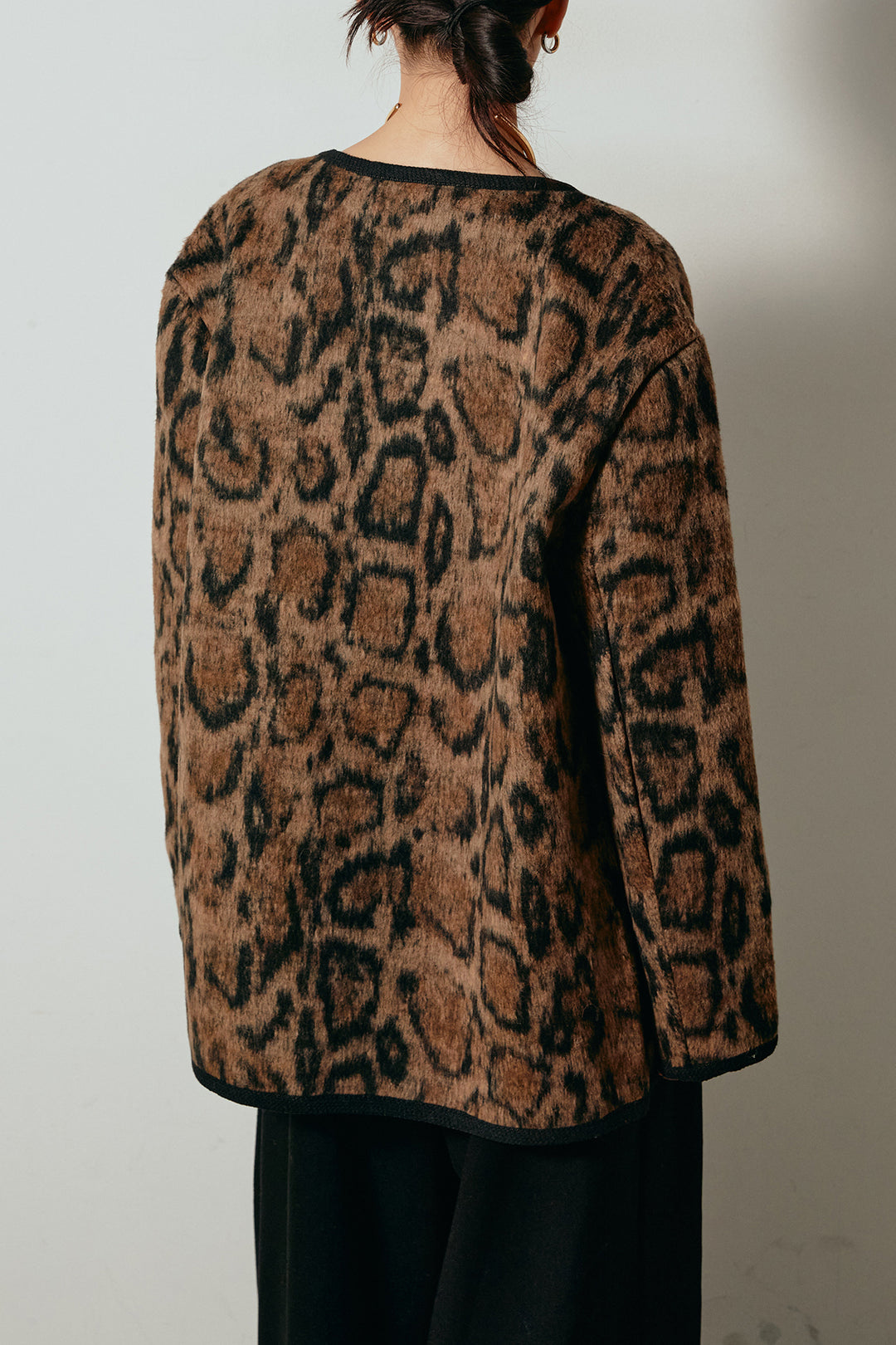 [SET]ノーカラーレオパード柄アウター+フェイクレザー太ベルト付きタックワイドパンツ(2set)