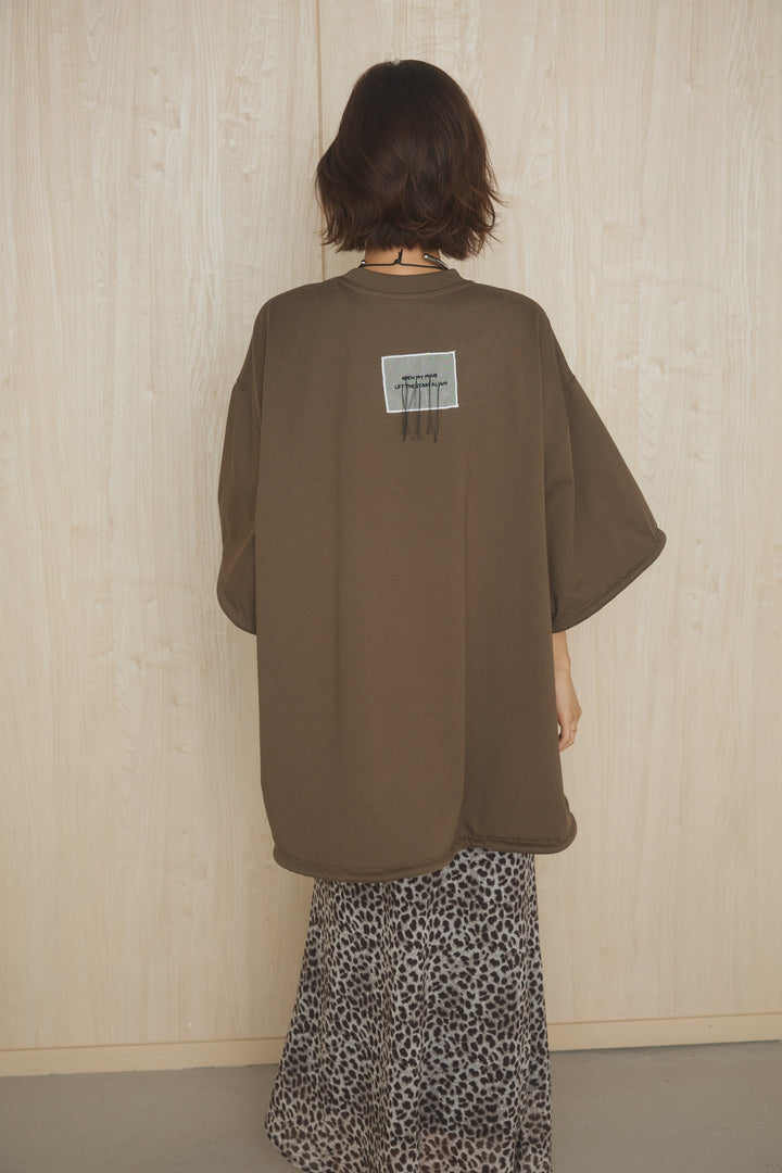 バックワンポイントデザインオーバーTシャツ
