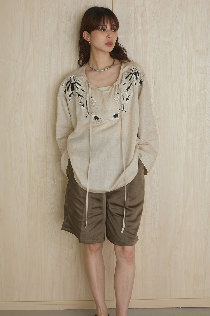 麻混フラワー刺繍柄ブラウス