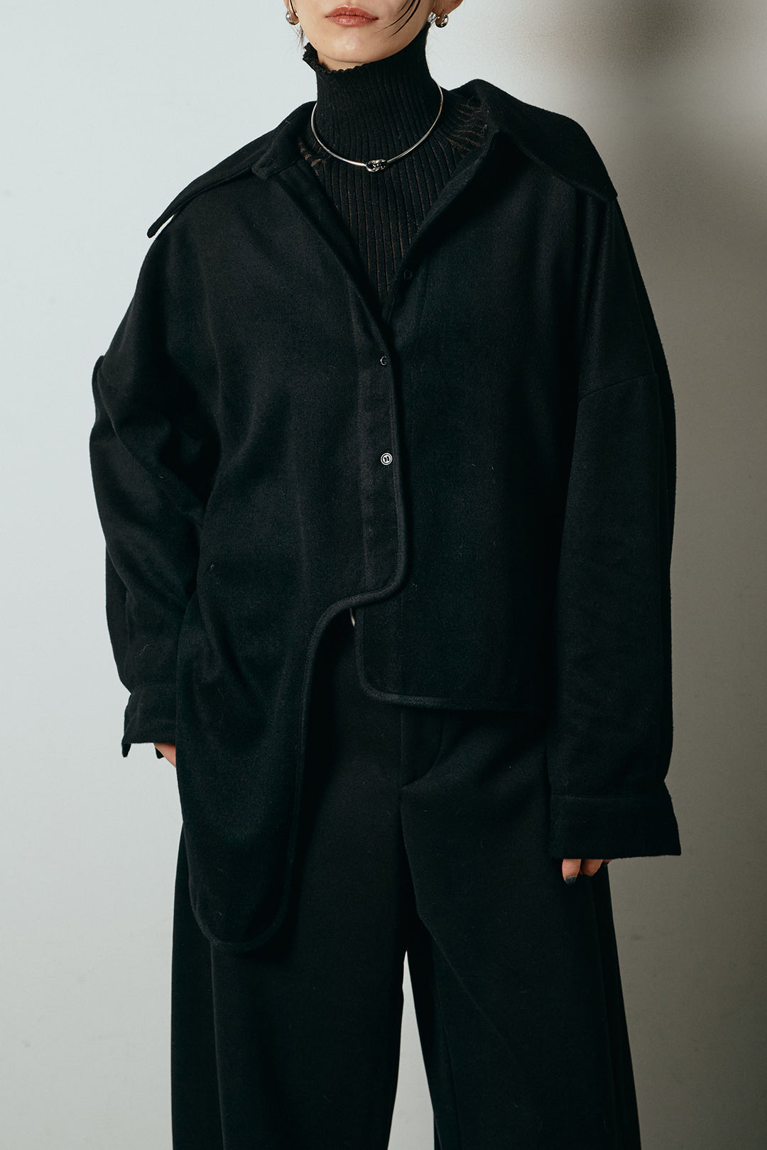 裾アシンメトリーデザインシャツ