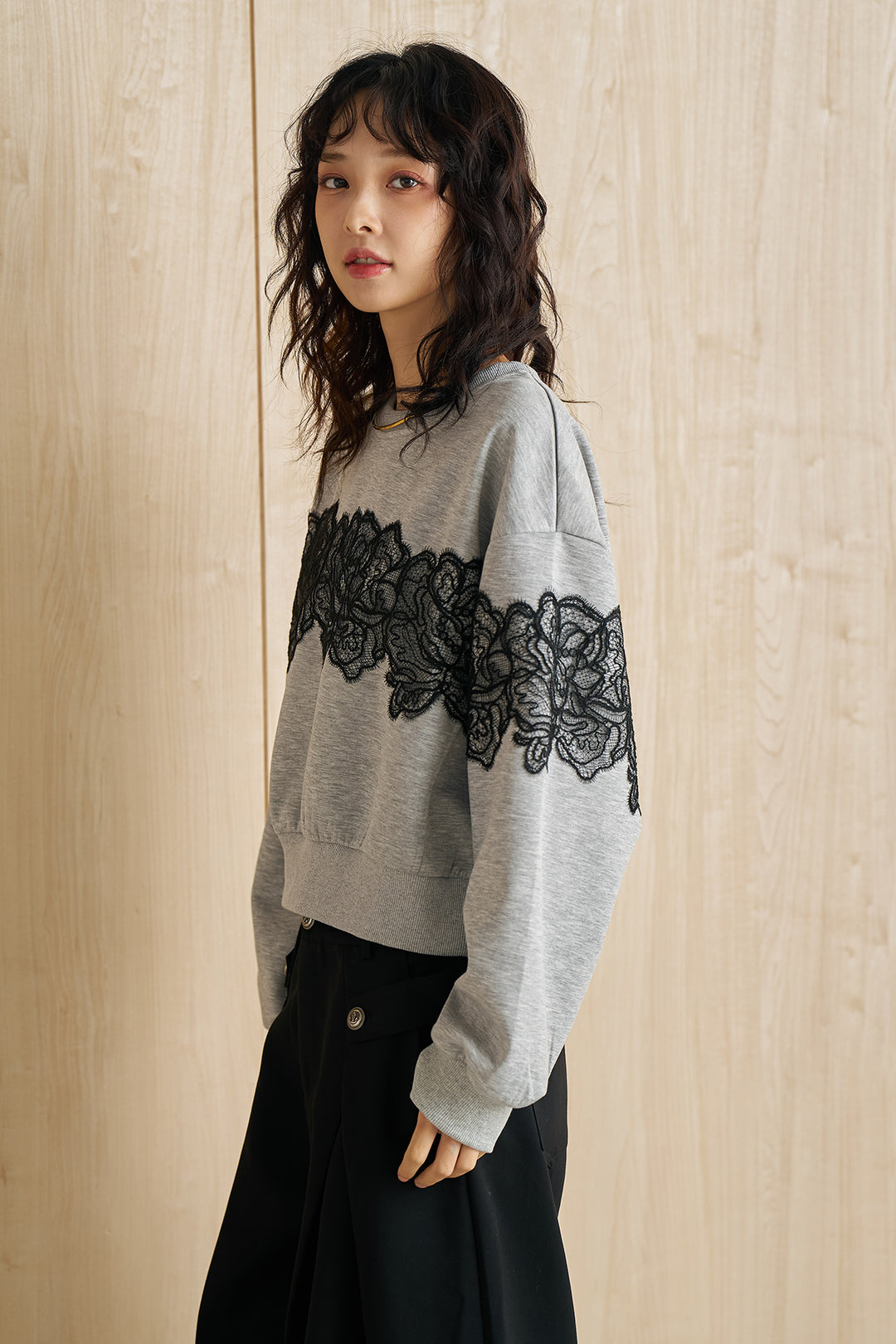 [SET]レースドッキングショート丈スウェット+サイドボタンタックバレルカーブパンツ(2set)