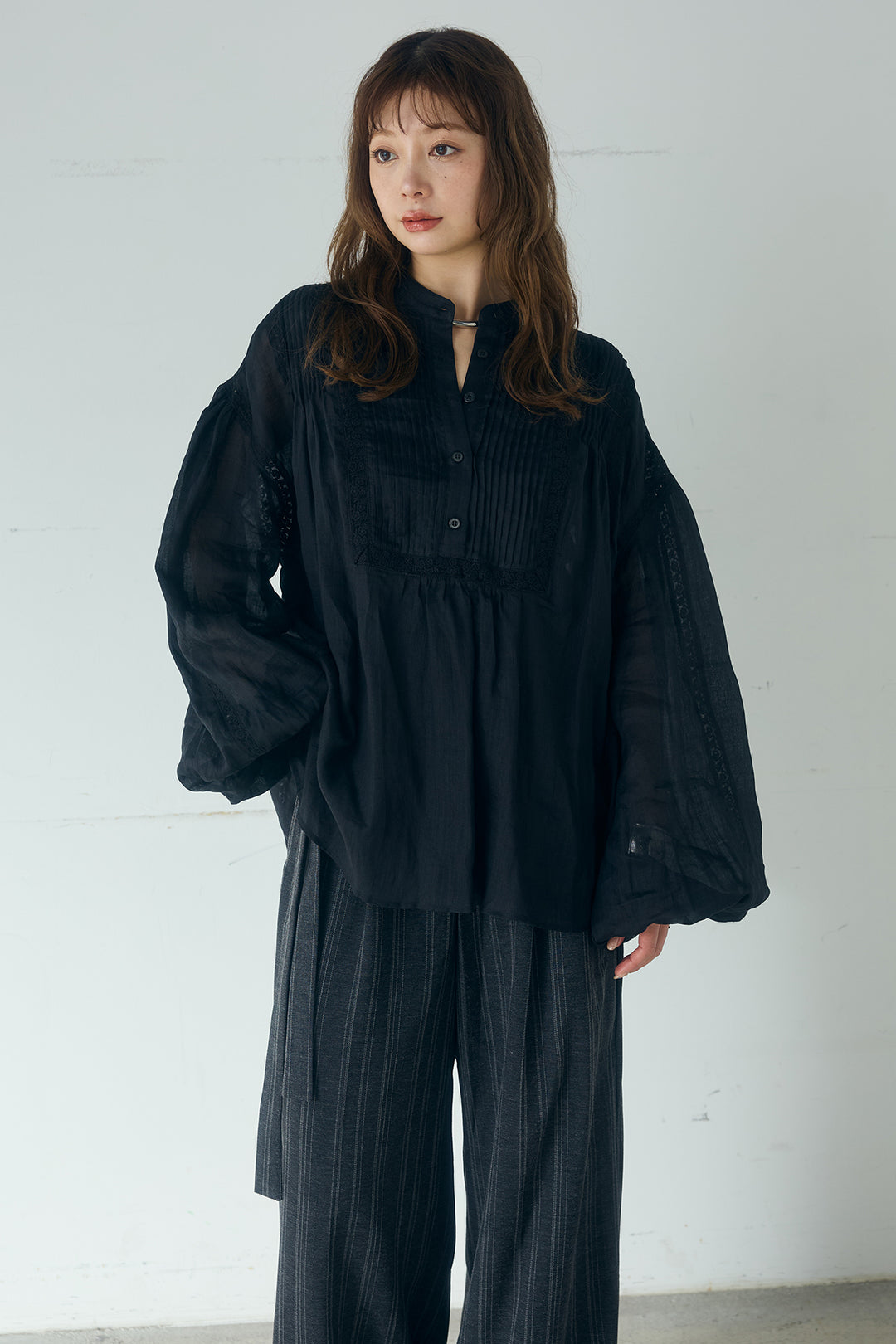 [SET]レース刺繍ラインバンドカラーシャツ+リネン混サイドベルトパンツ(2set)