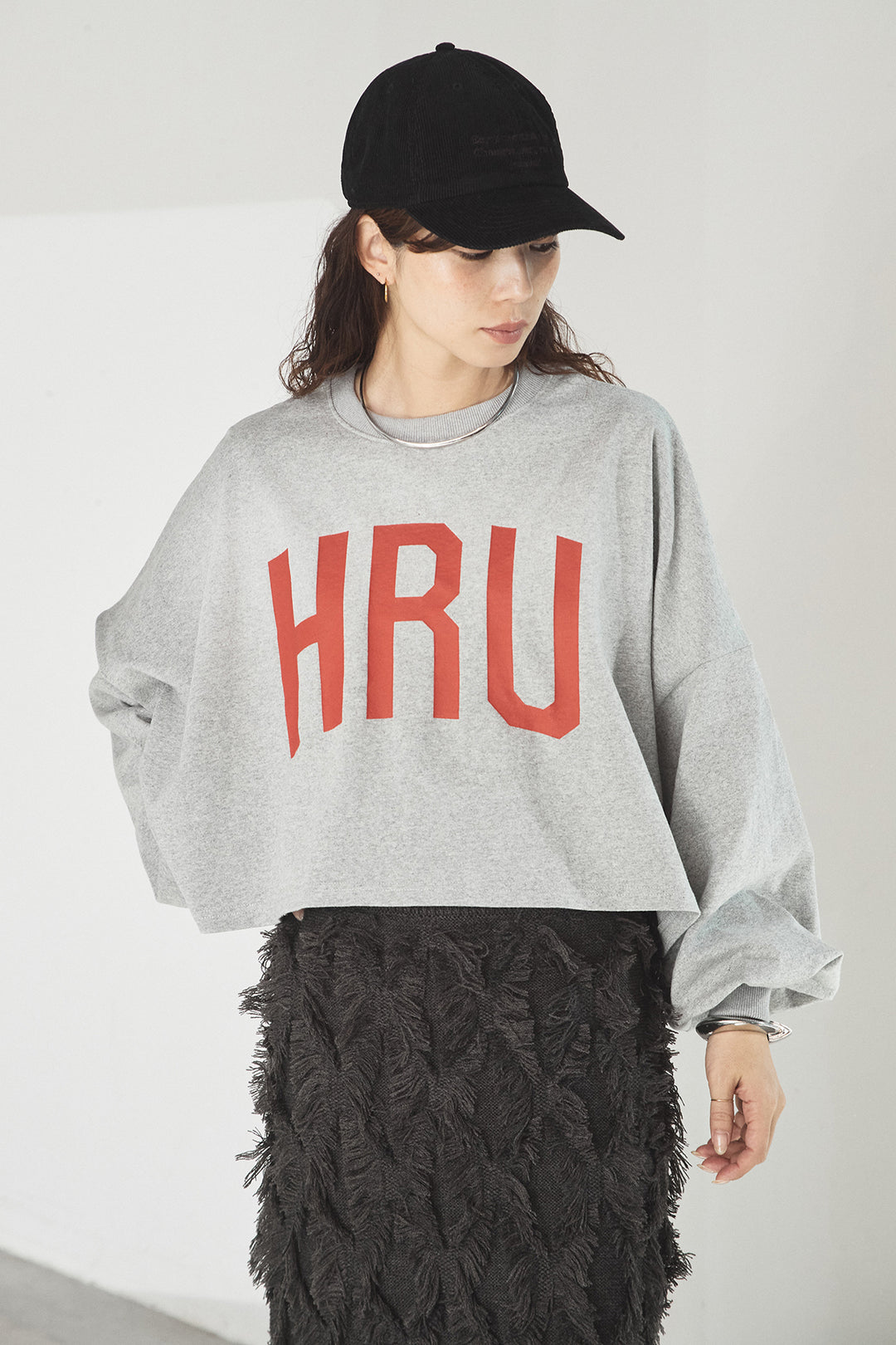 [SET]ビッグロゴHRU袖ボリュームトップス+リブシアークルーネック長袖トップス+ヘリンボーンストライプツータックパンツ(3set)