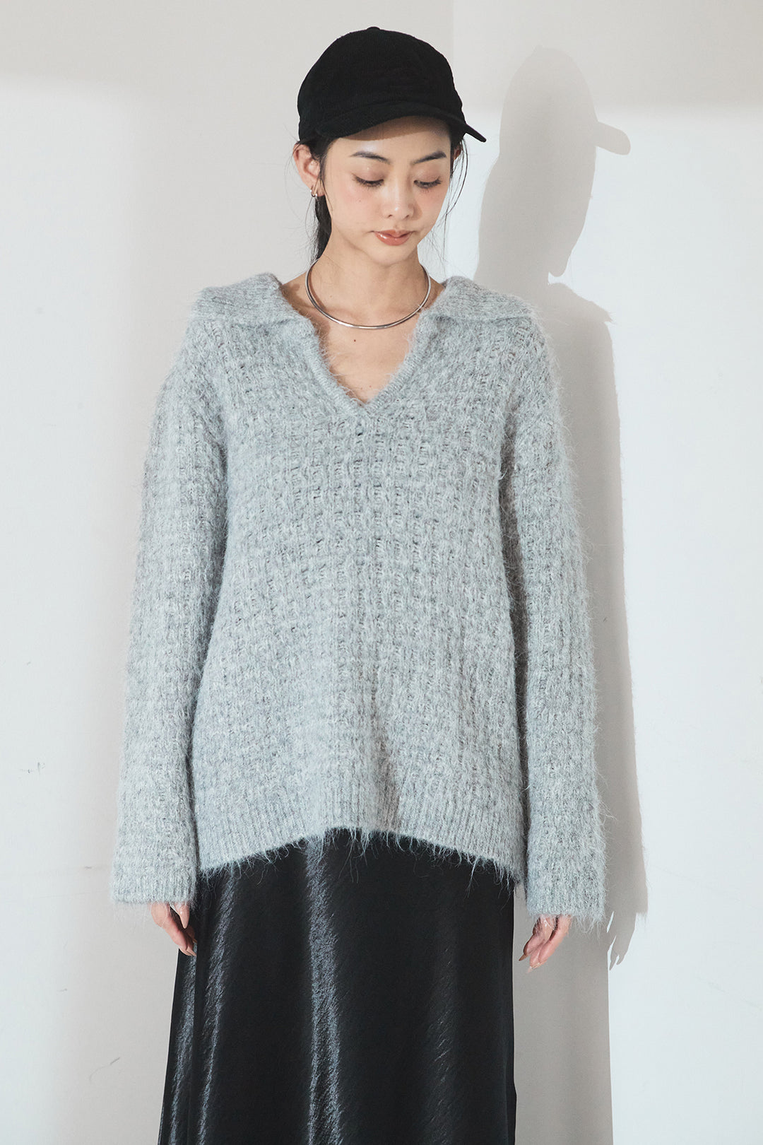 [SET]襟付きVネックニットトップス+裾レースデザインサテンスカート(2set)