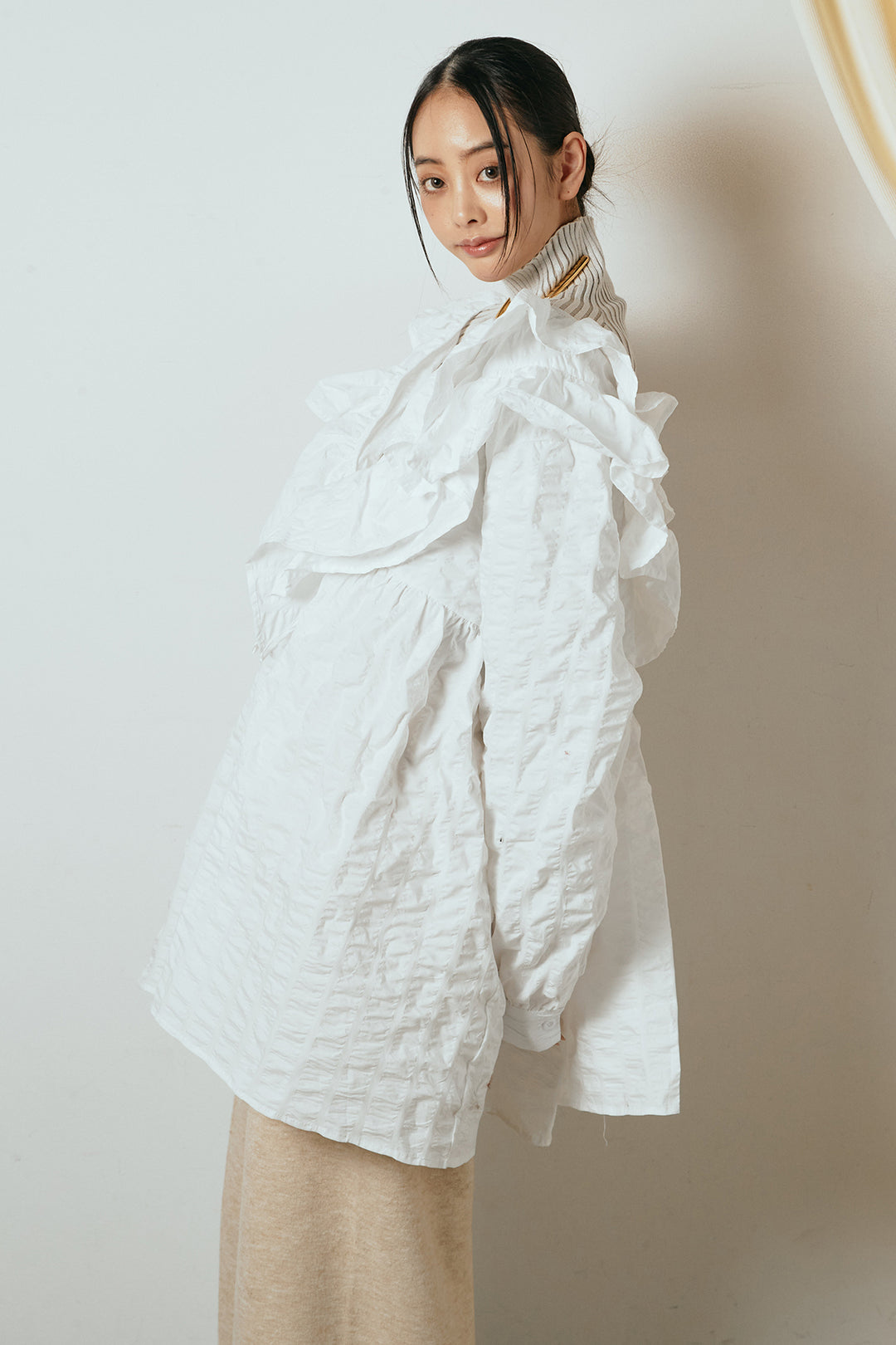 [SET]Vネックフリルカラーブラウス+リブニットシームレスタートルプルオーバー+ストレッチエコレザーバミューダパンツ(3set)