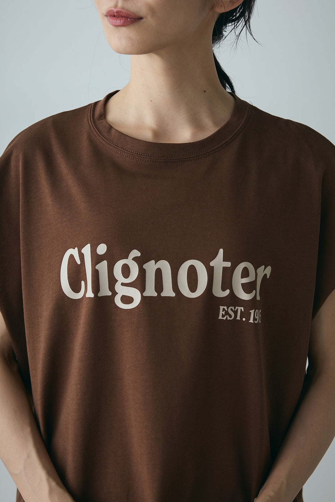 英字ロゴノースリーブTシャツ