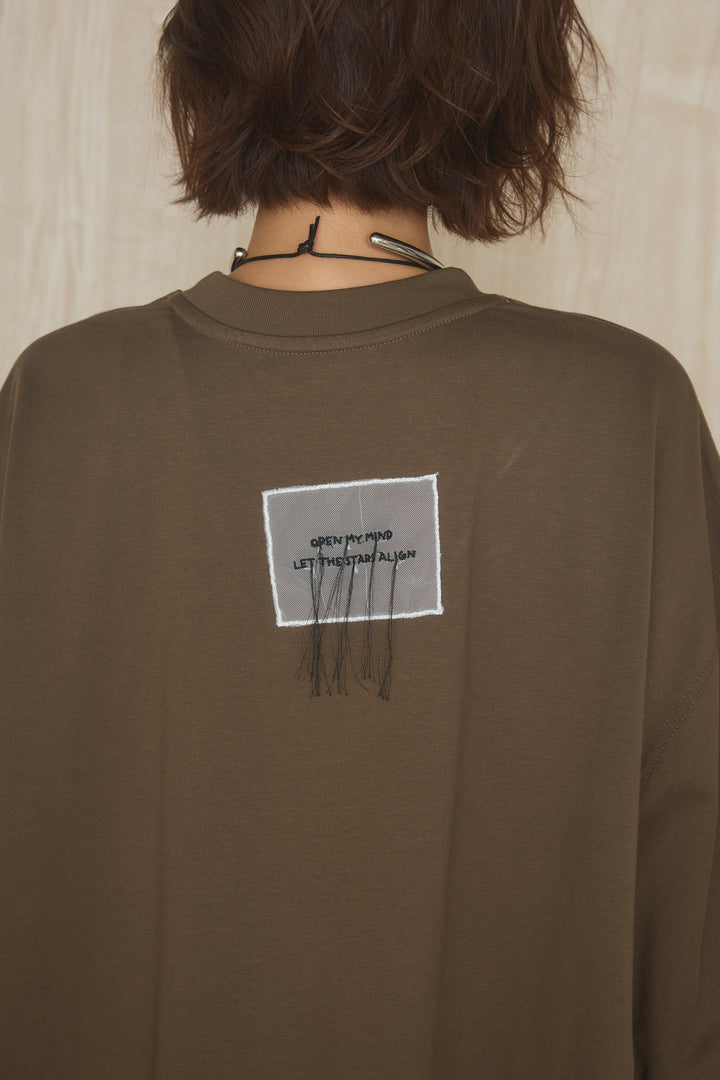 バックワンポイントデザインオーバーTシャツ