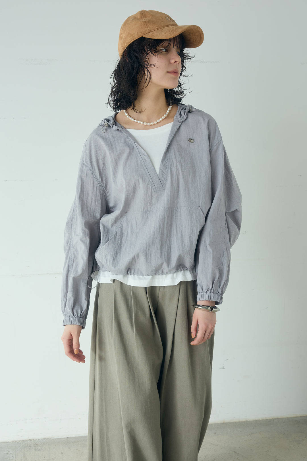 [SET]レイヤードデザインフーディートップス+サイド調整ベルトタックパンツ(2set)