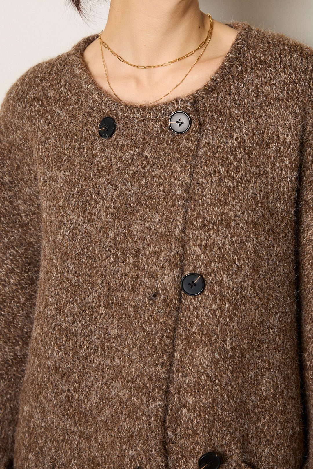アシンメトリーボタンニットカーディガン