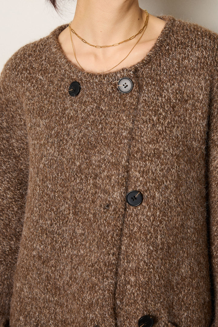 アシンメトリーボタンニットカーディガン