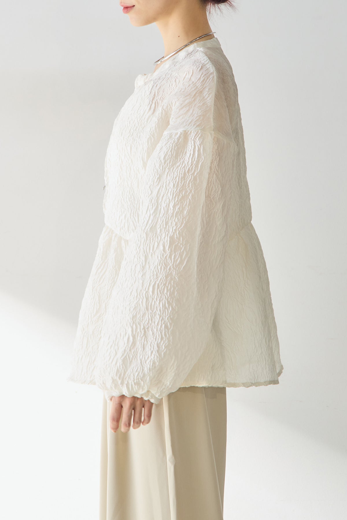 膨れジャガードWZIPブラウス – ESICA