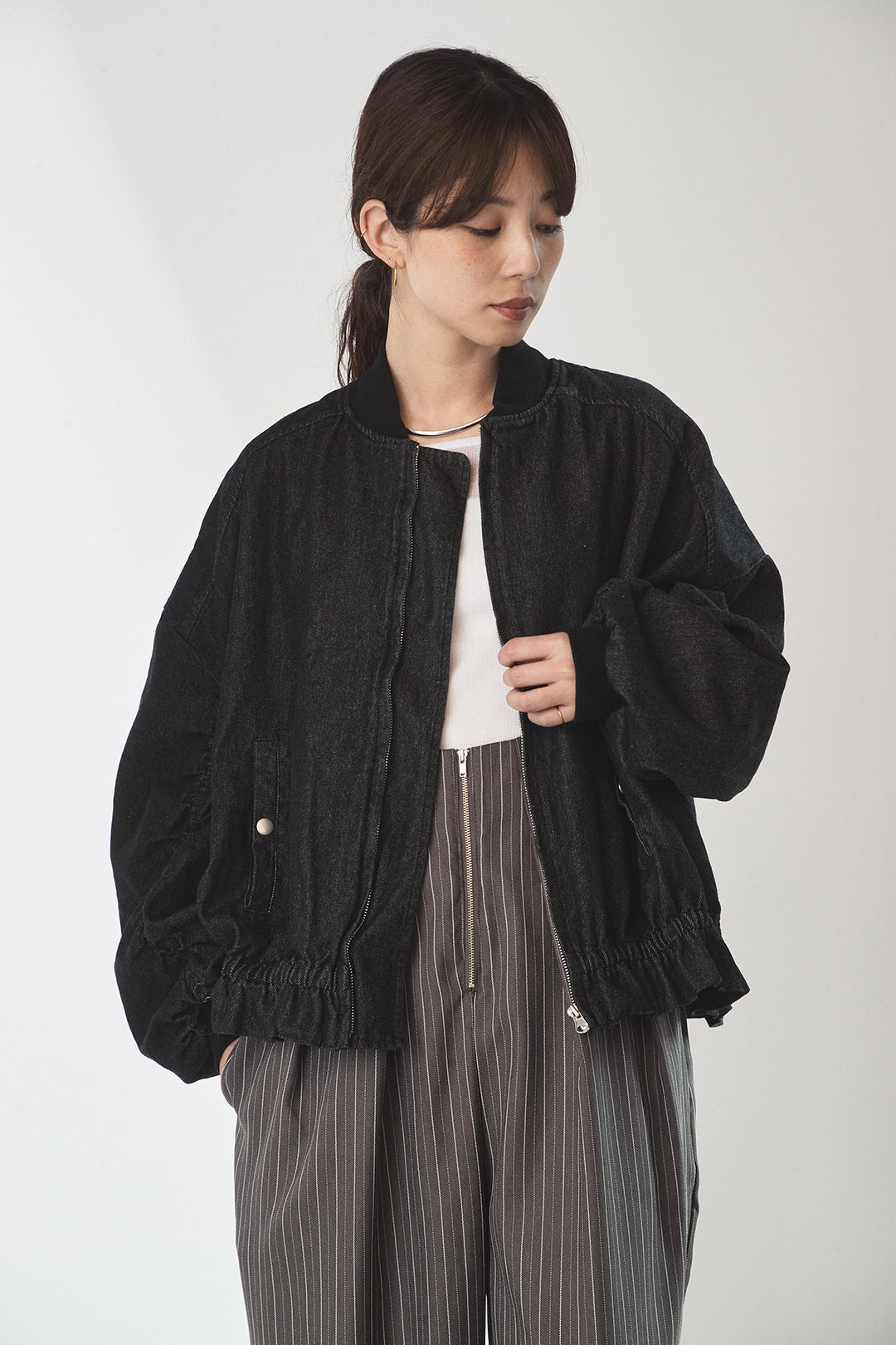 [SET]袖シャーリング裾フリルデニムブルゾン+レオパードサテンナロースカート(2set)