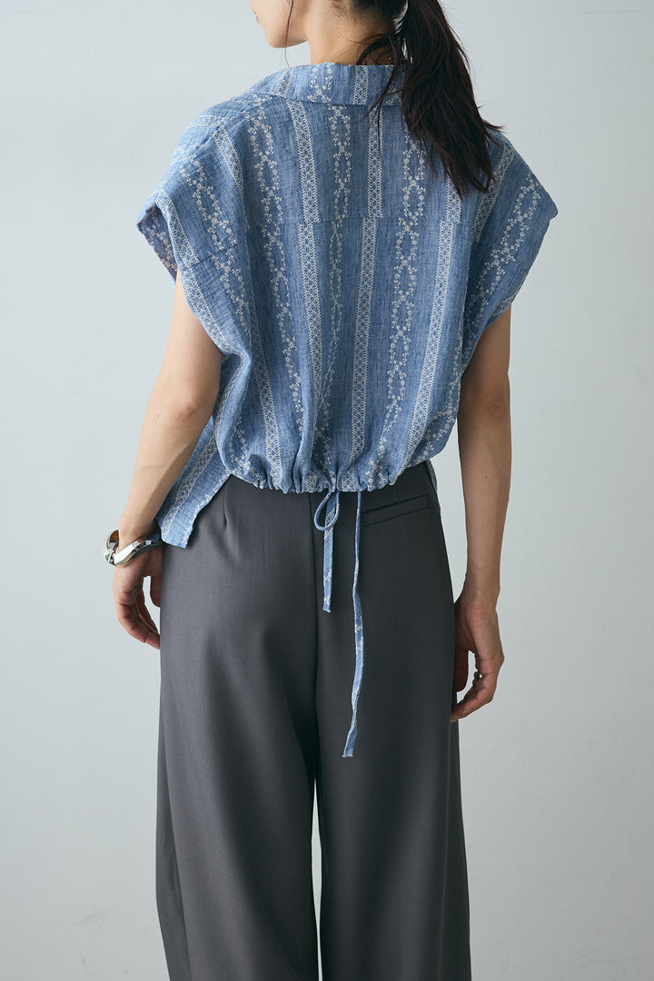 ノースリーブライン刺繍デザインシャツ