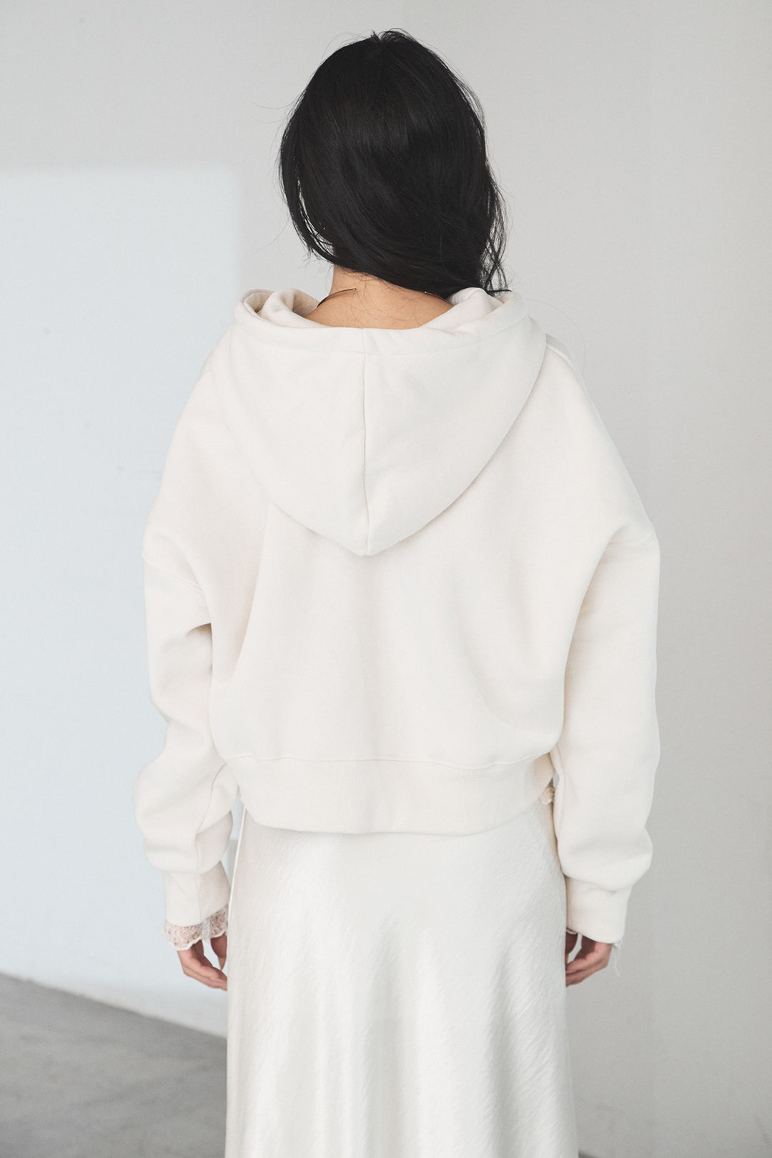 [SET]裏起毛レタリング刺繍フーディショートプルオーバー+ストレッチレースクルーネックインナー(2set)