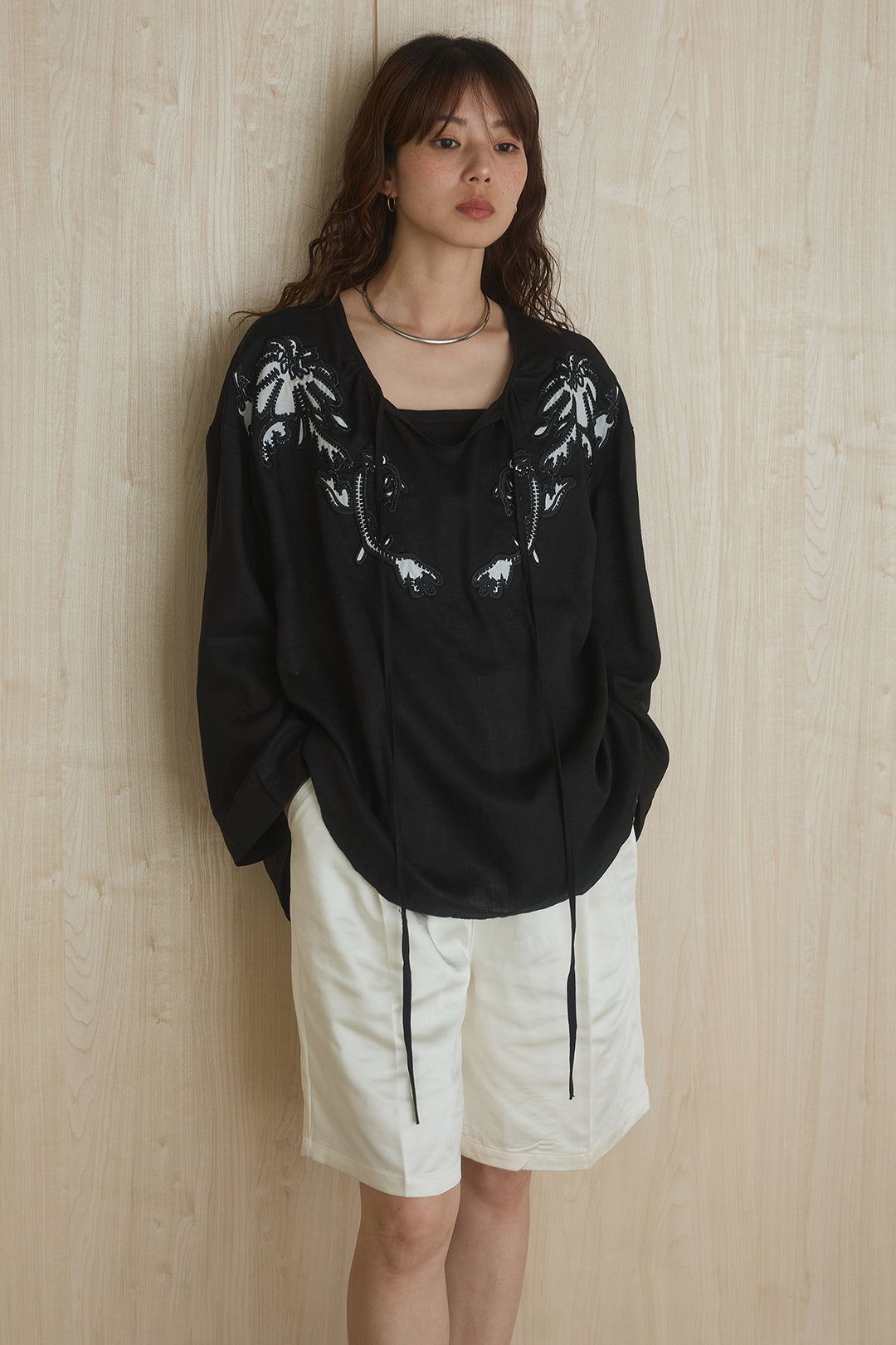 麻混フラワー刺繍柄ブラウス
