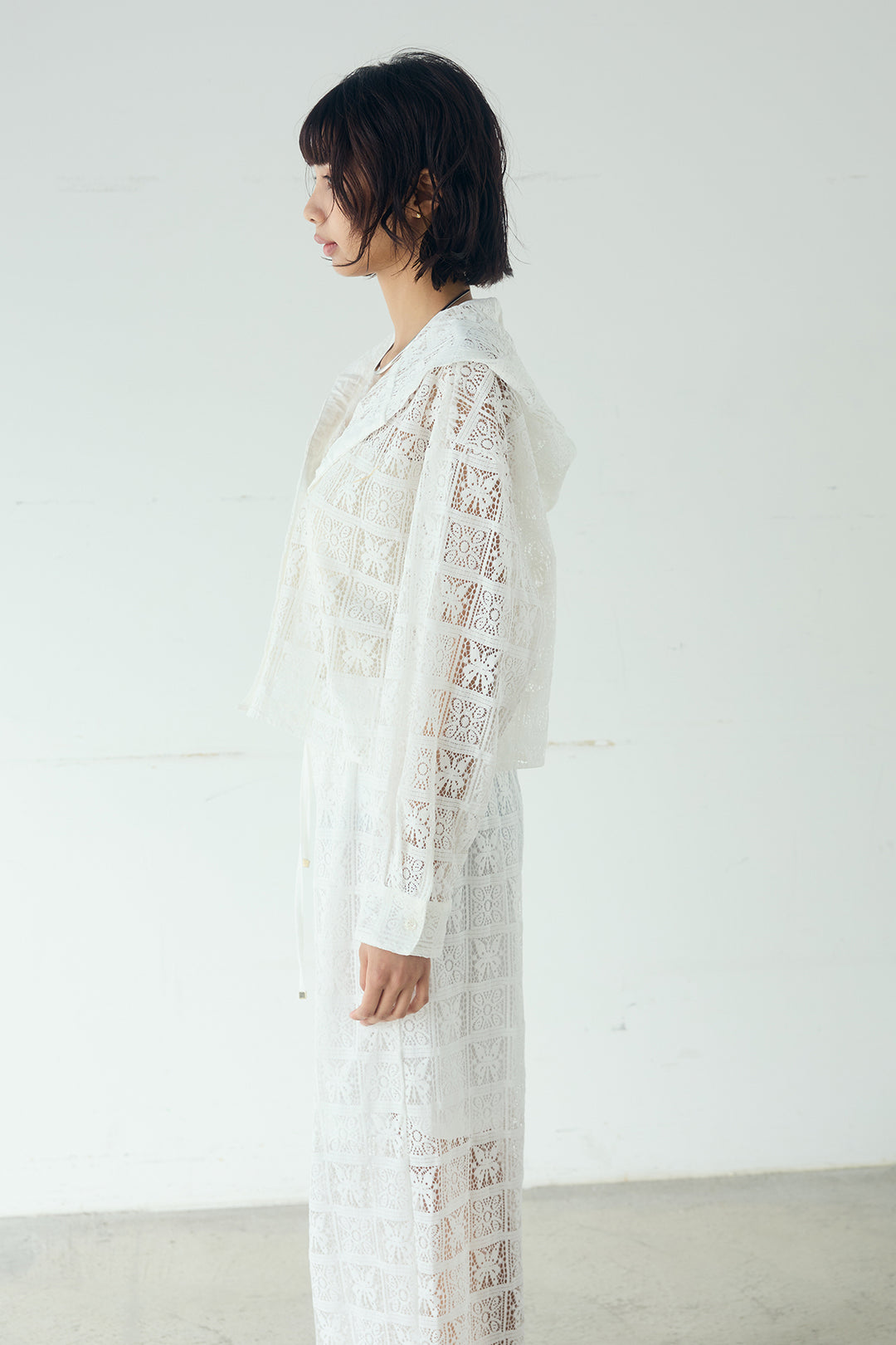 パッチワークレースショート丈フードシャツ