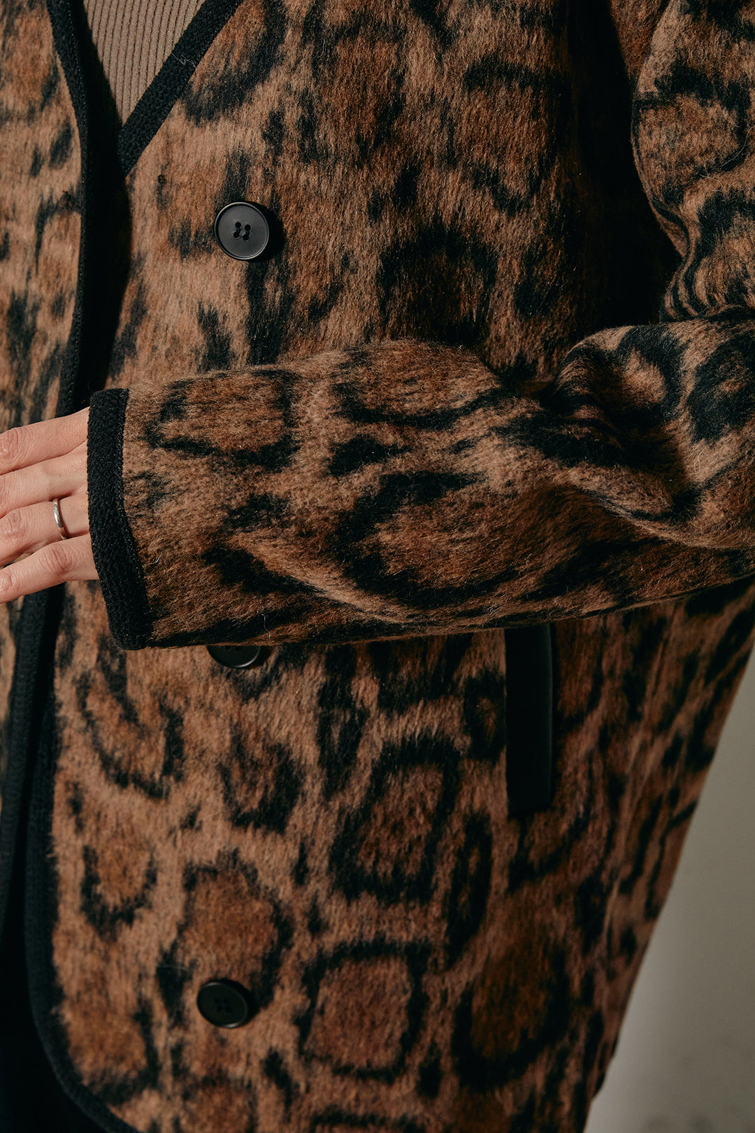 [SET]ノーカラーレオパード柄アウター+ノースリーブニットロングワンピース(2set)