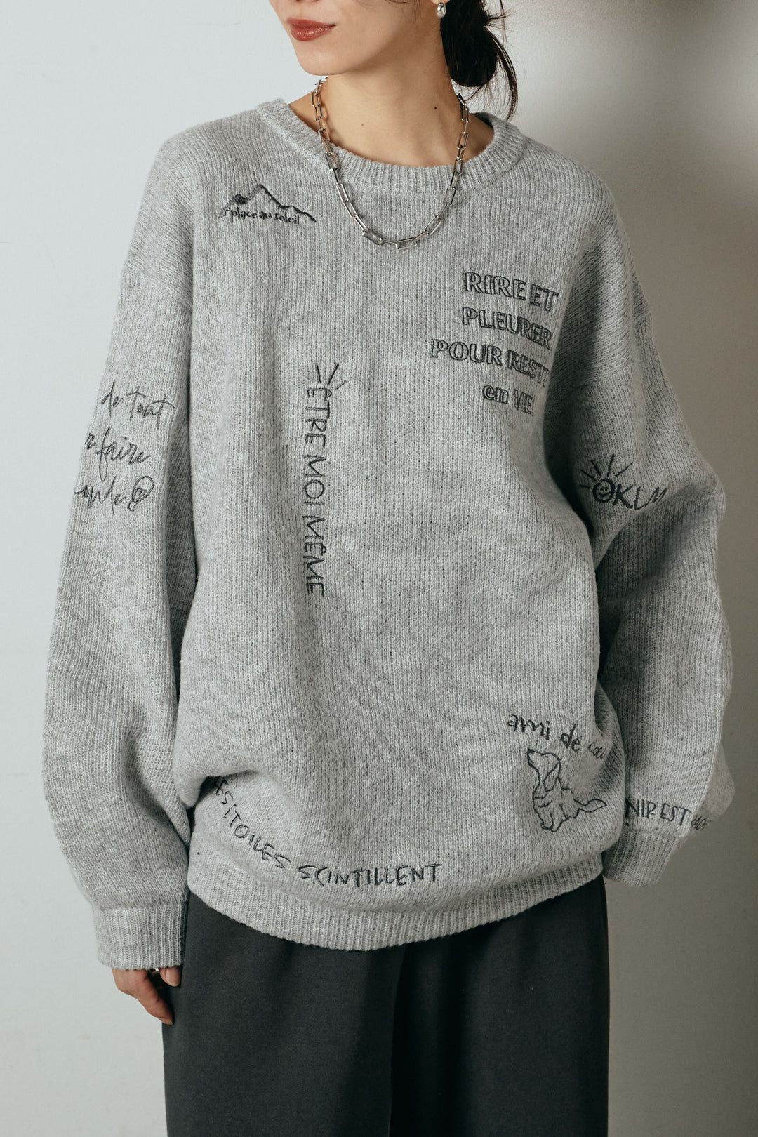 【即納】刺繍ロゴランダムデザインニットトップス