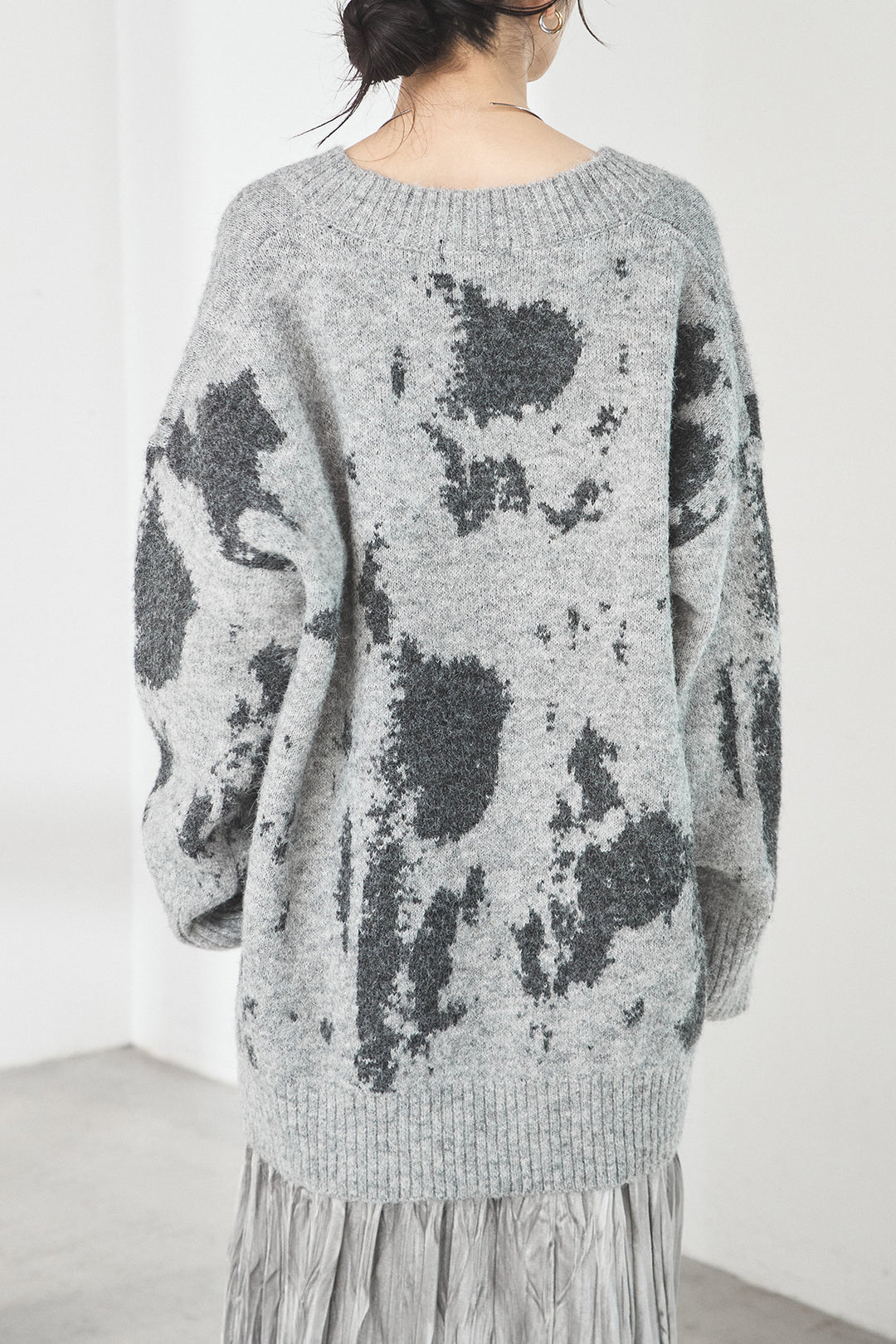アブストラクト柄ニットプルオーバー