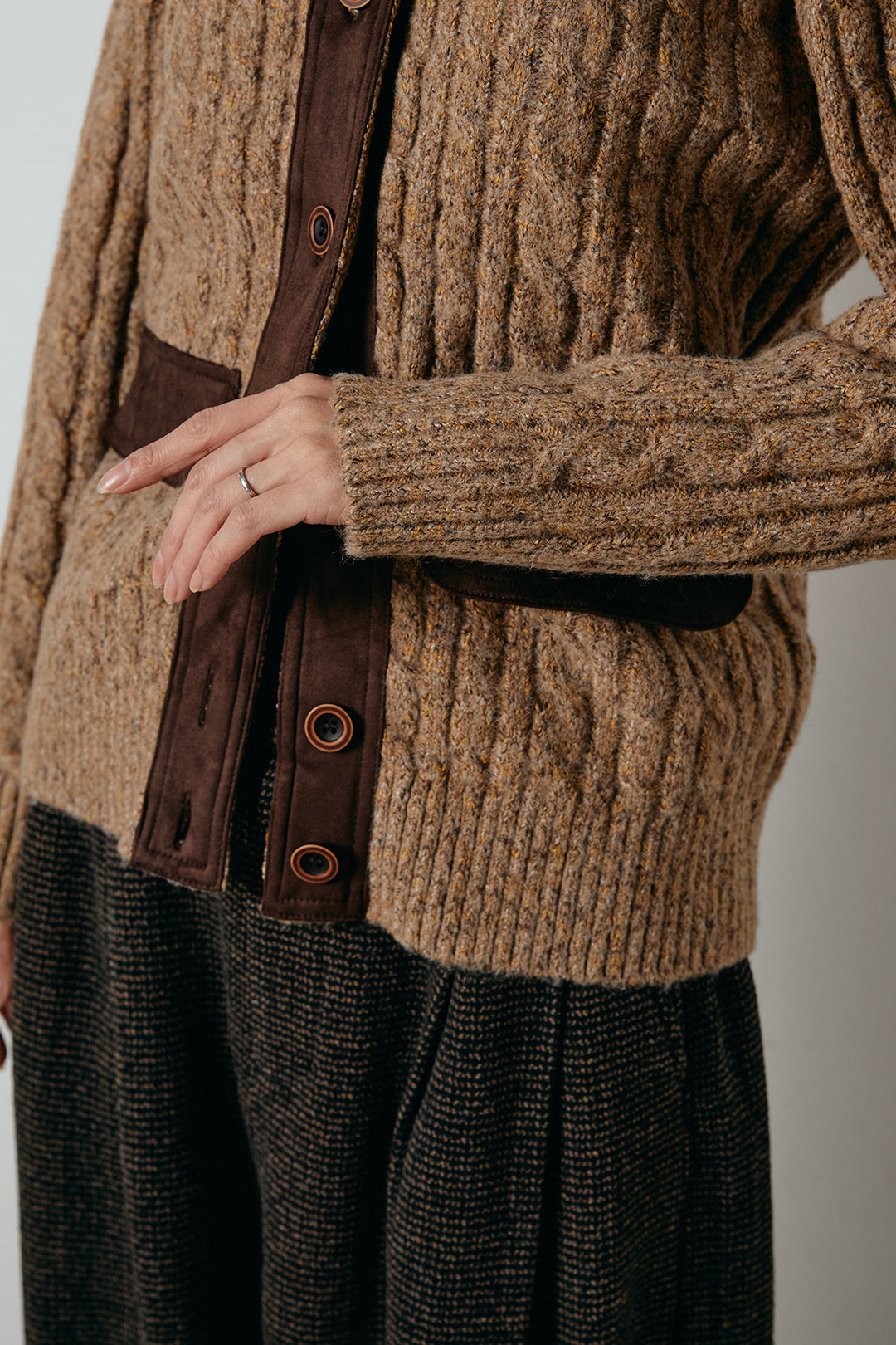 ボトルネックケーブルニットカーディガン