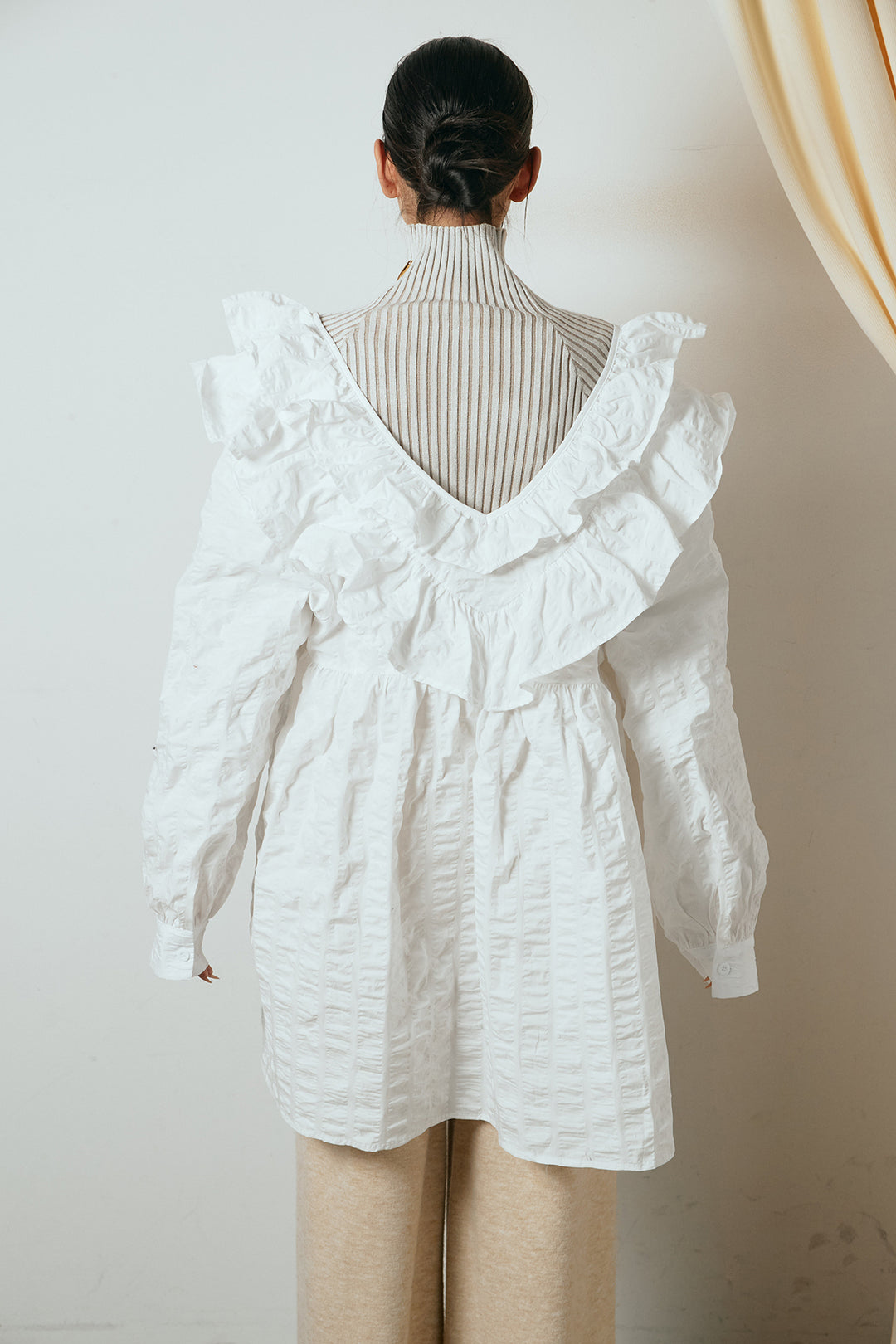 [SET]Vネックフリルカラーブラウス+リブニットシームレスタートルプルオーバー+ストレッチエコレザーバミューダパンツ(3set)