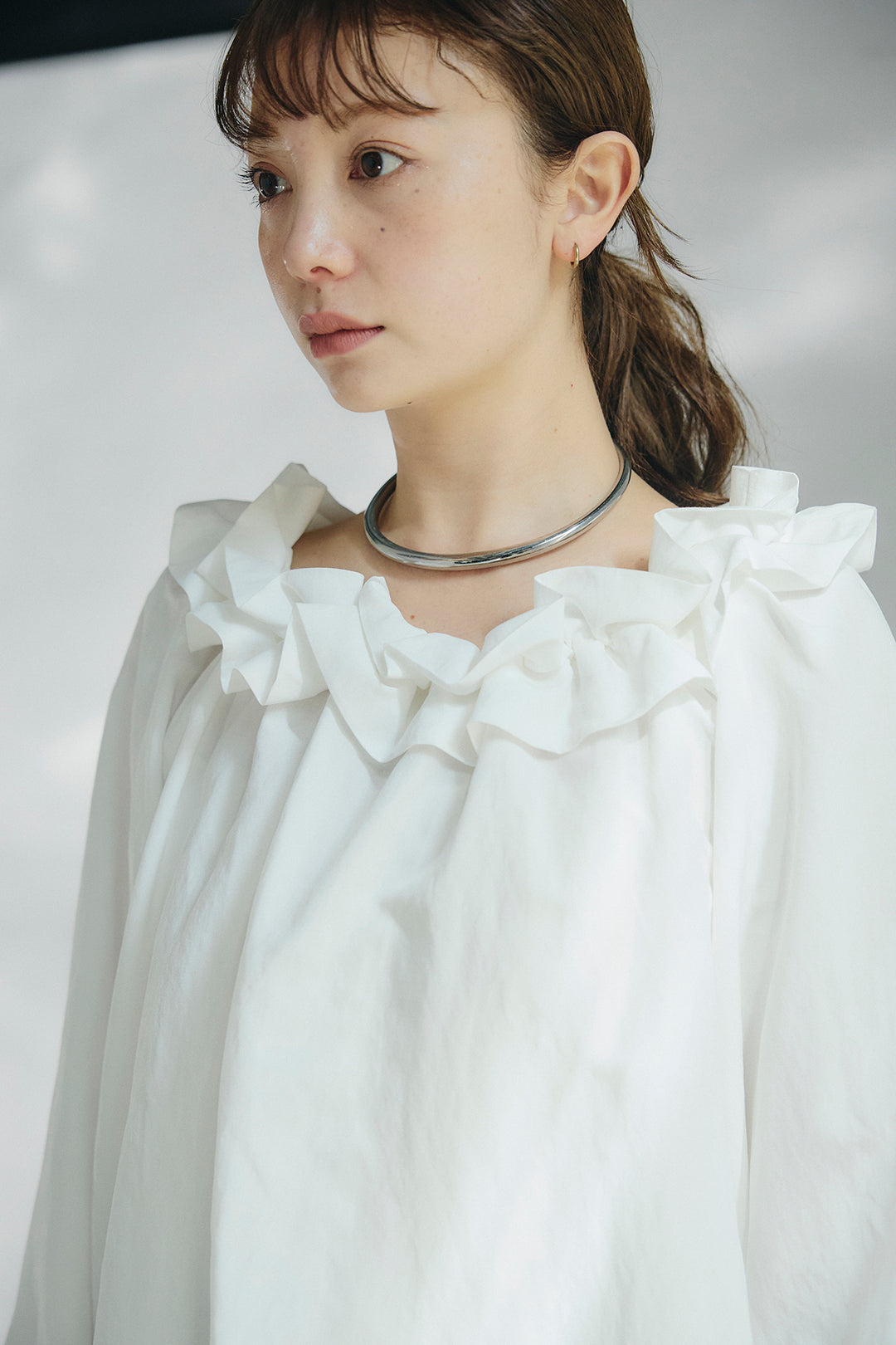 [SET]ネックフリルデザインブラウス+撥水ジョガーパンツ(2set)