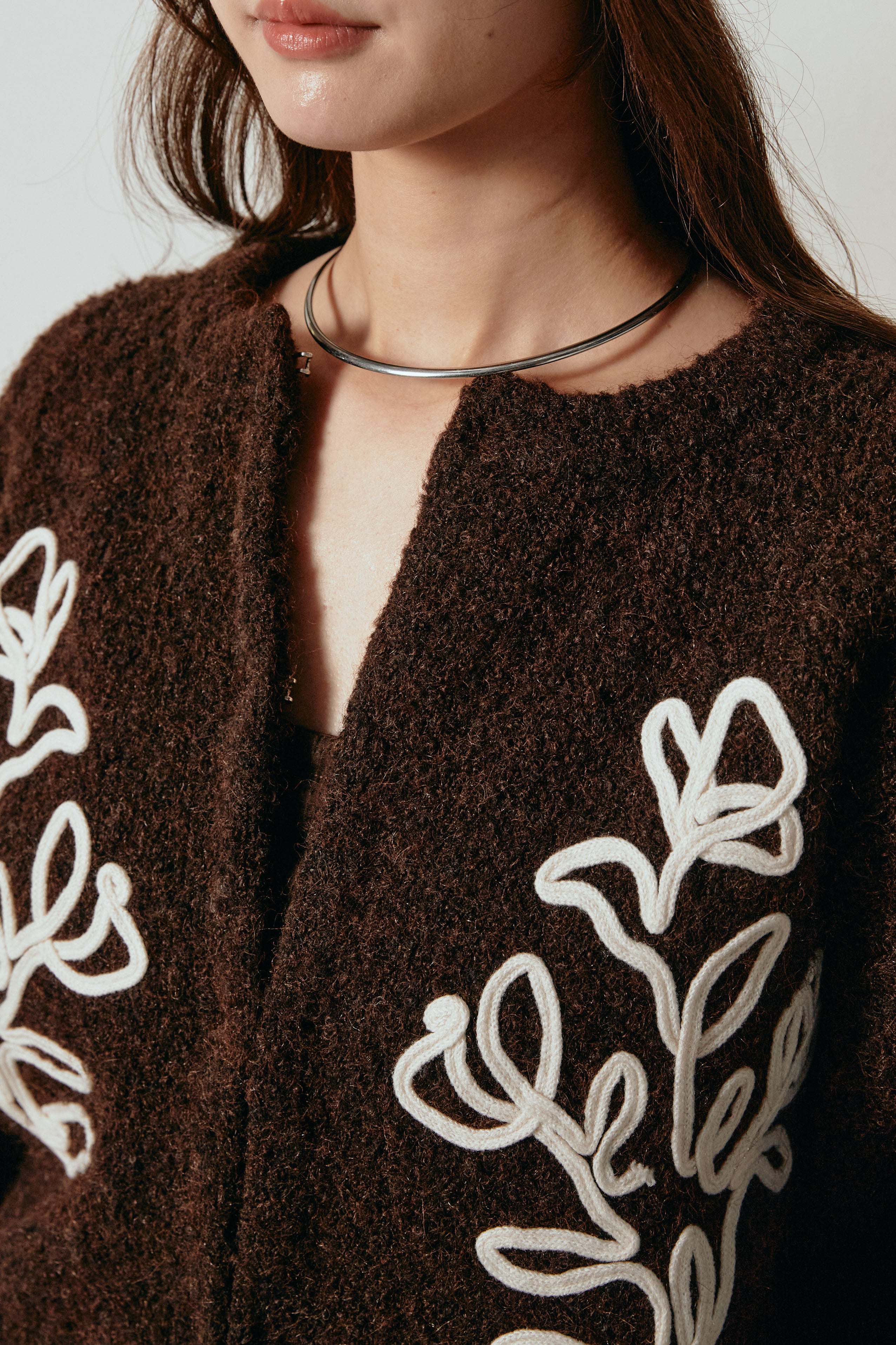 テープ刺繍ニットカーディガン – ESICA