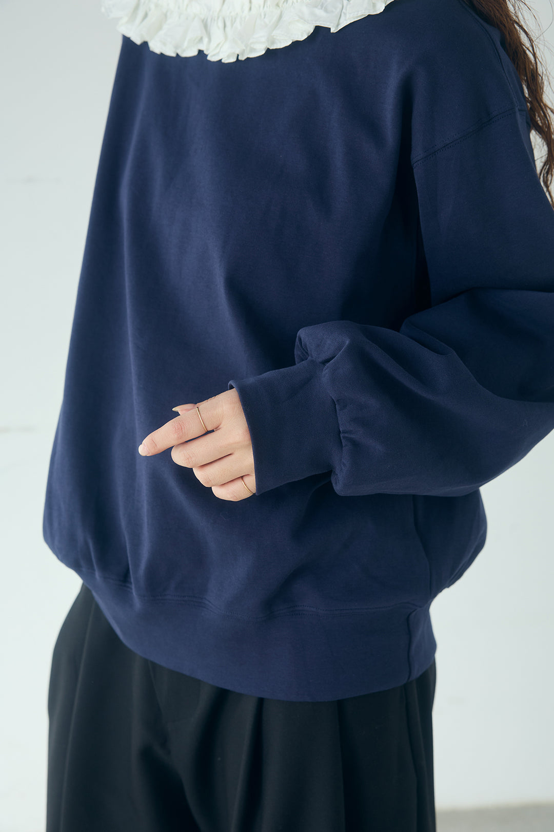 ネックギャザーフリルスウェット