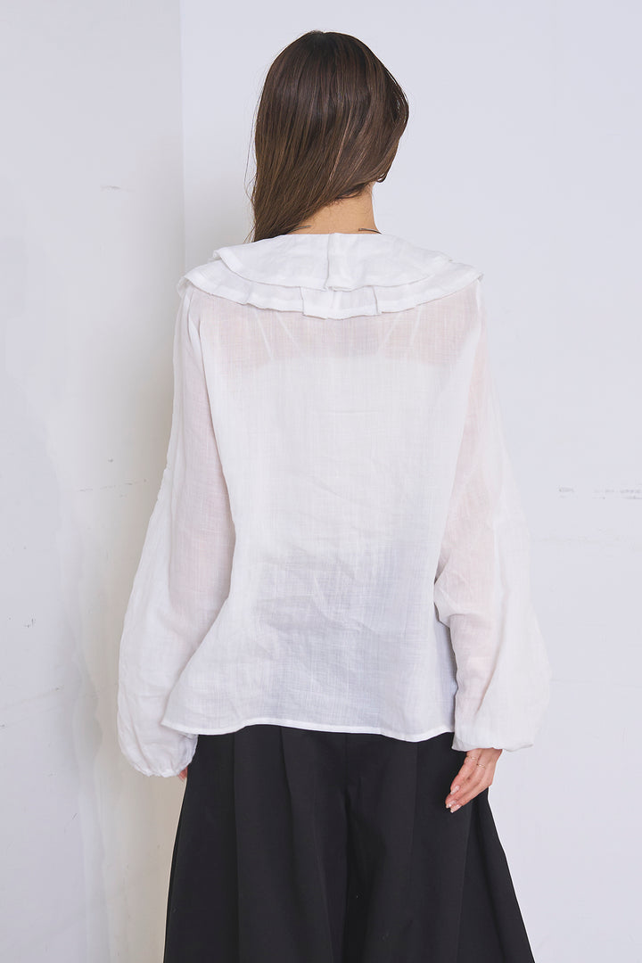 フリルボタンブラウス