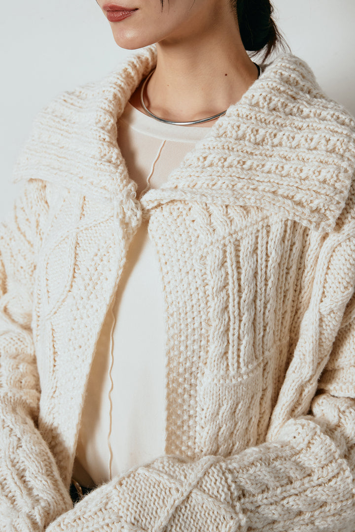 ビッグカラーケーブル編みニットトップス