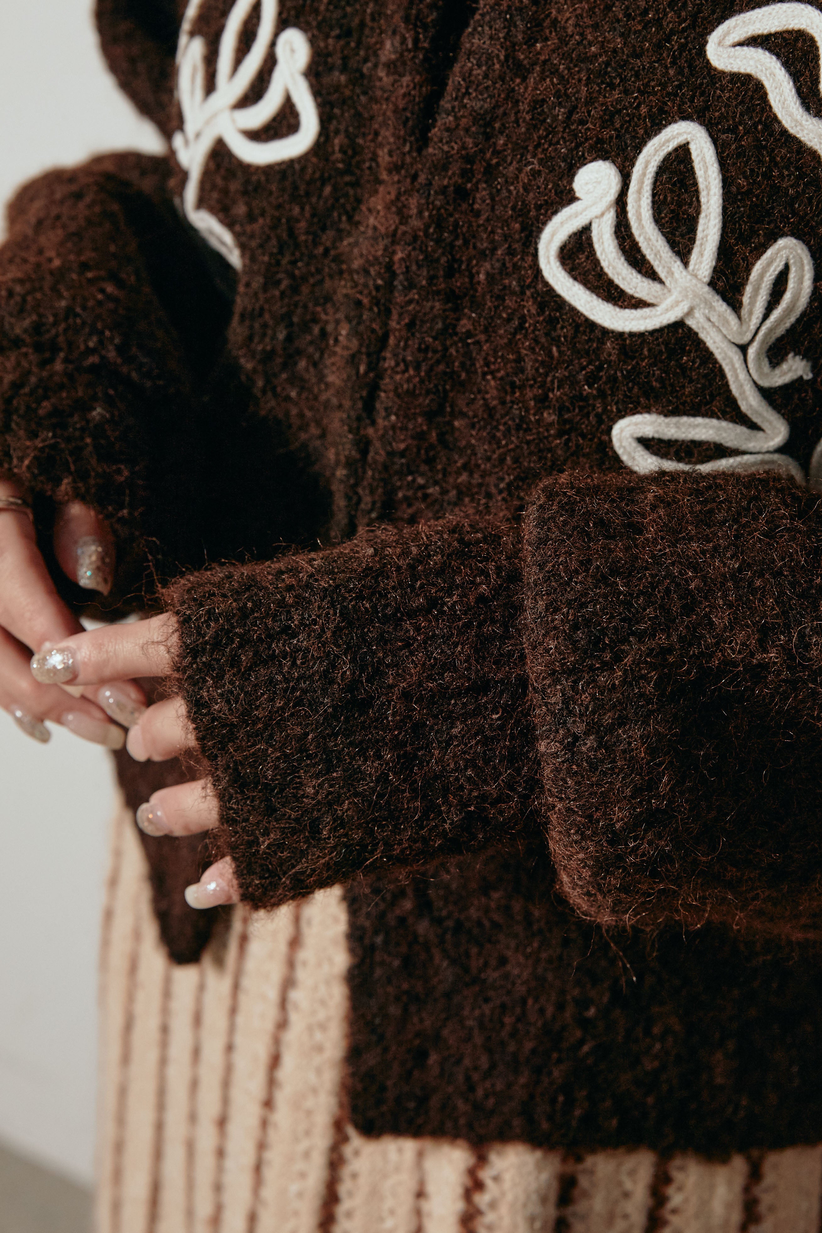 テープ刺繍ニットカーディガン – ESICA