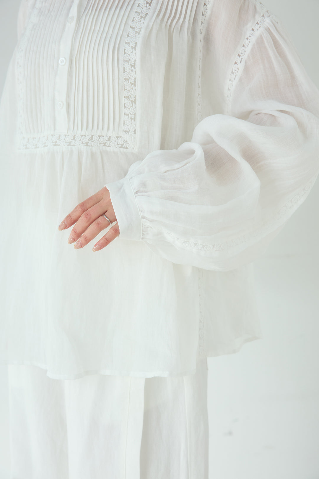 [SET]レース刺繍ラインバンドカラーシャツ+リネンライクピンストライプサイドデザインパンツ(2set)