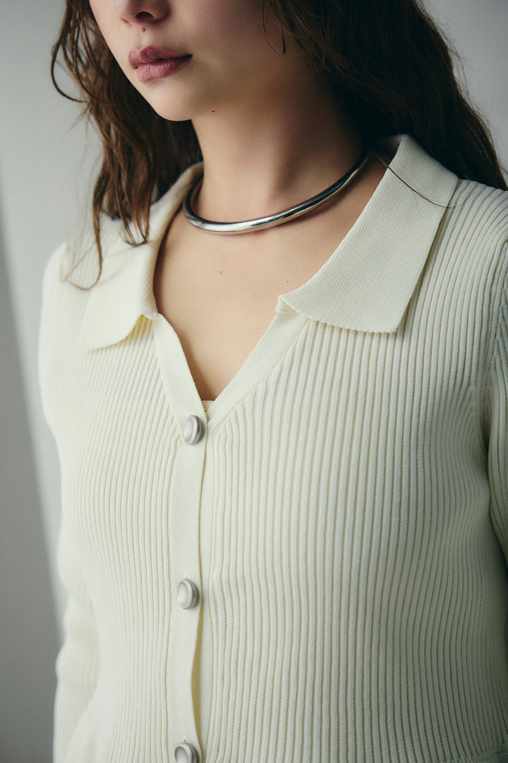 スキッパーペプラムニット