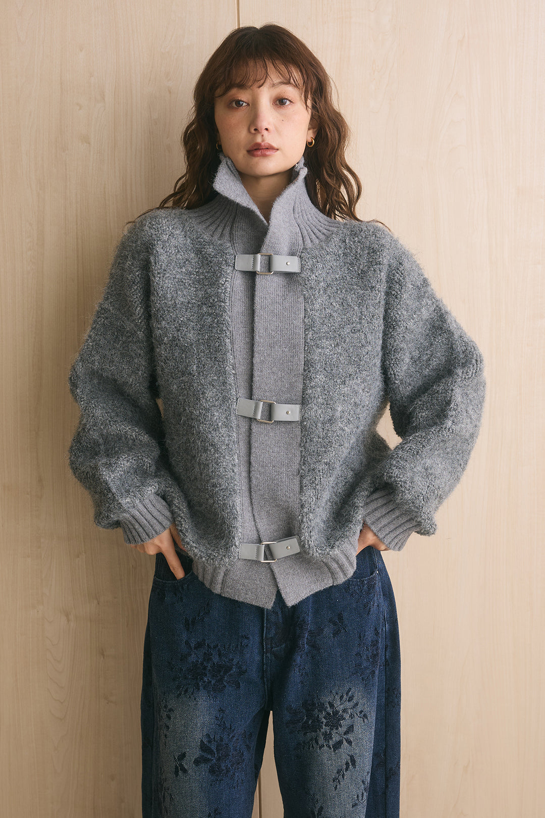 [SET]ブークレーハイネックニットジャケット+フラワーモチーフ刺繍カーブデニム(2set)