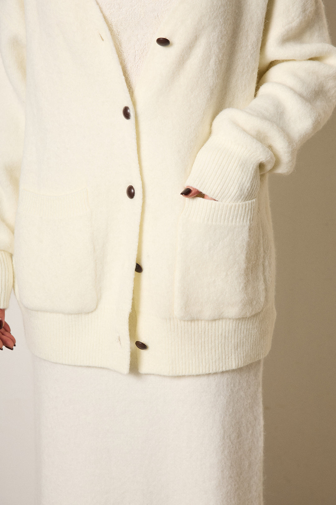 [SET]丸ボタン起毛ニットカーディガン+起毛ニットロングスカート+ストレッチレースクルーネックプルオーバー(3set)