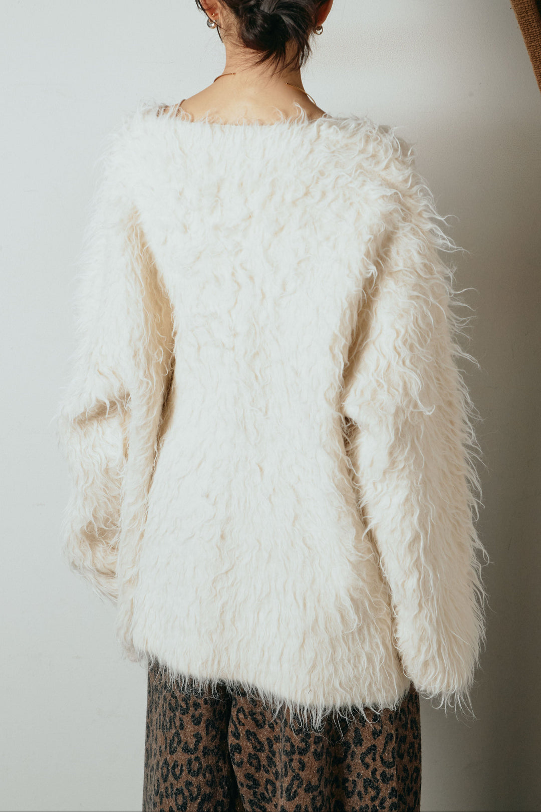 深Vネックシャギーニットトップス