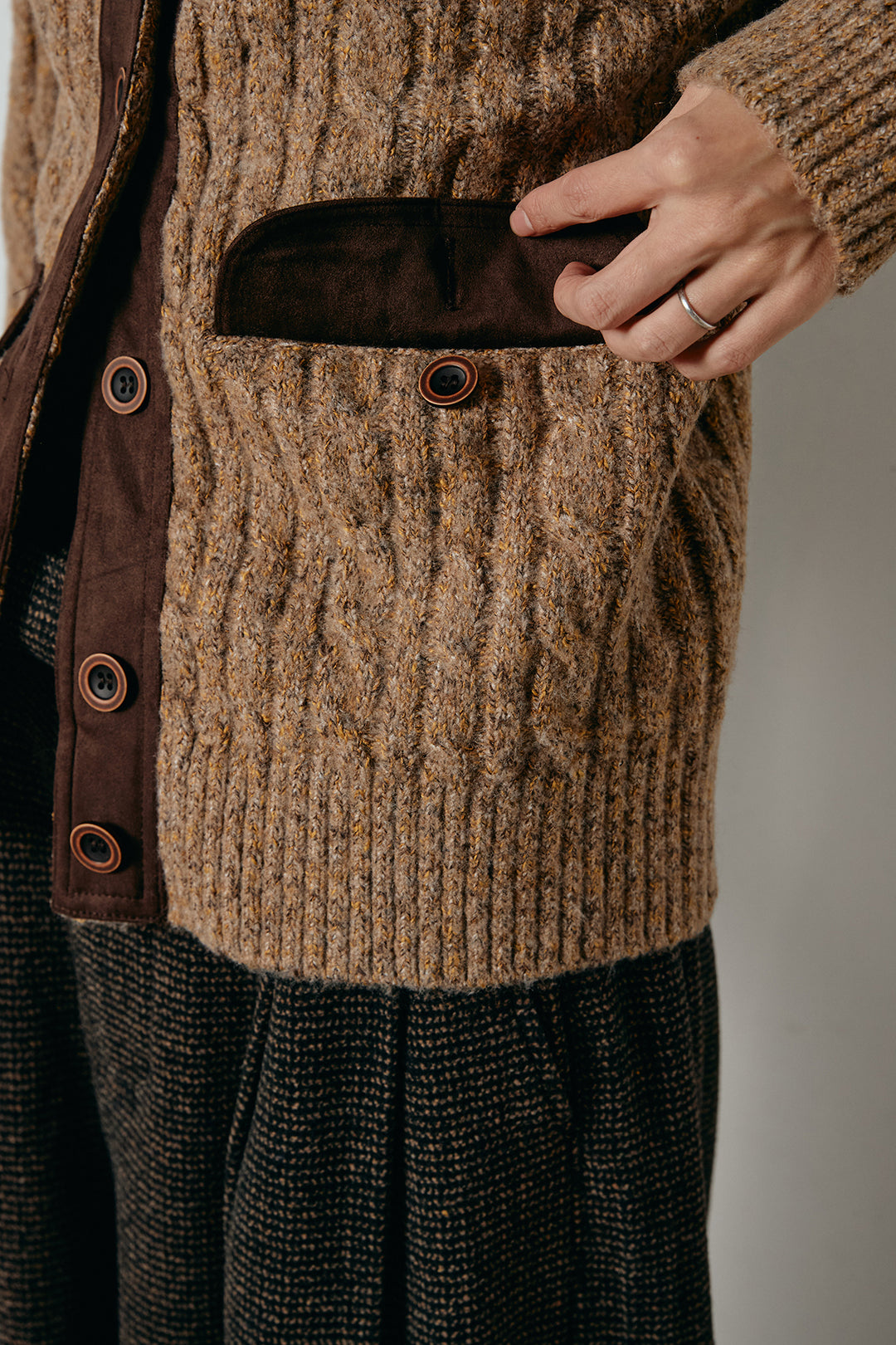 ボトルネックケーブルニットカーディガン