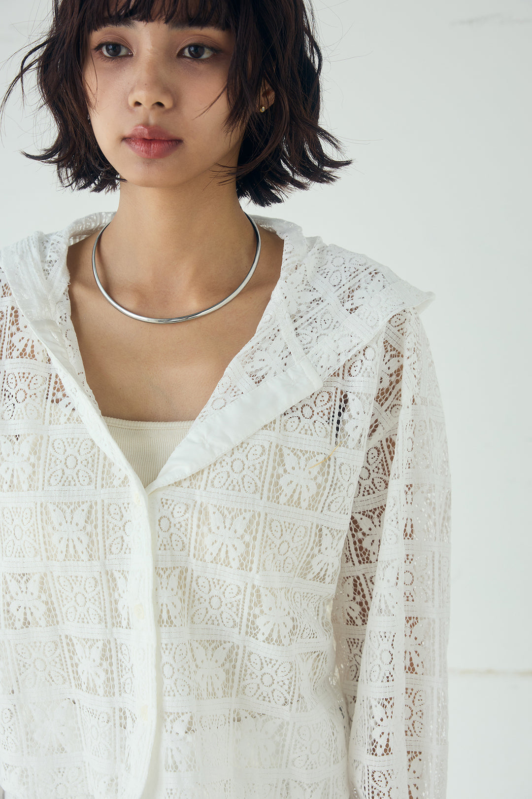 パッチワークレースショート丈フードシャツ