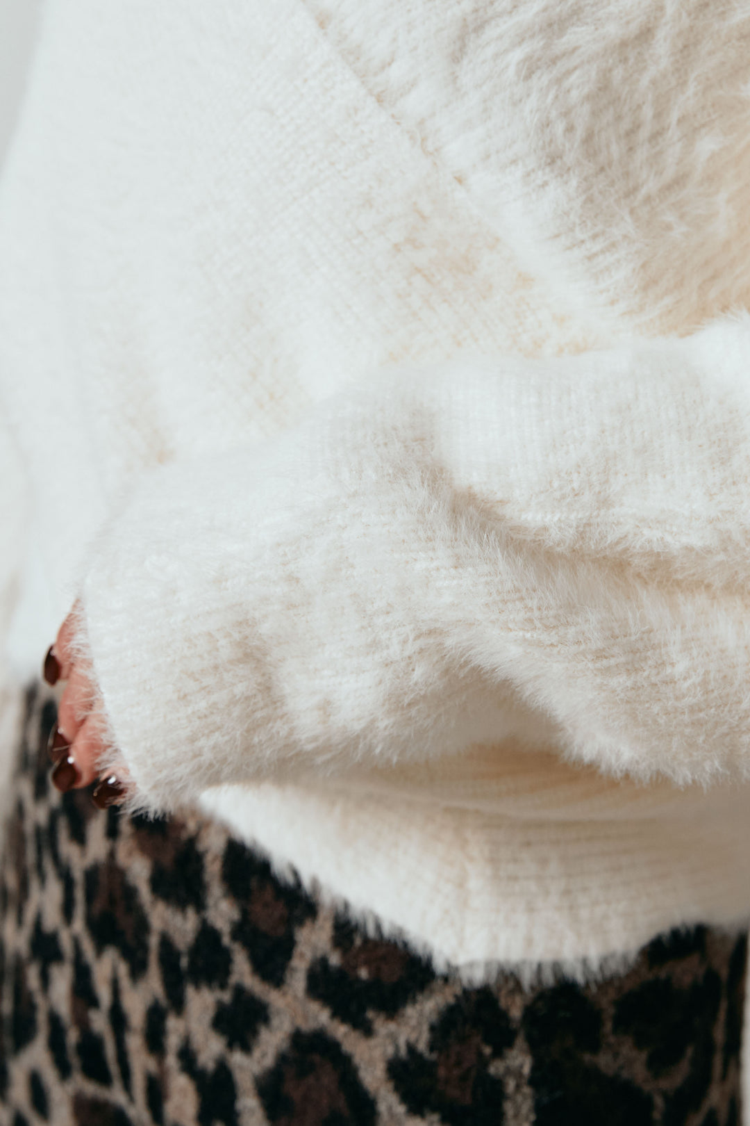 [SET]シャギーカシュクールニットトップス+リラックスレオパード柄ニットパンツ(2set)