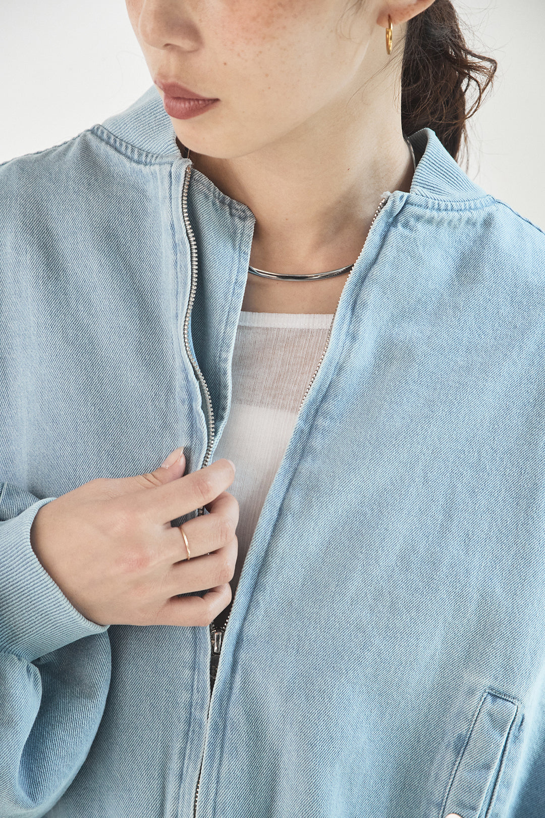 [SET]袖シャーリング裾フリルデニムブルゾン+レオパードサテンナロースカート(2set)