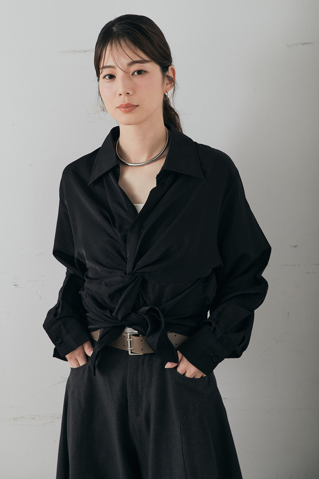 裾巻きツイストデザインシャツ