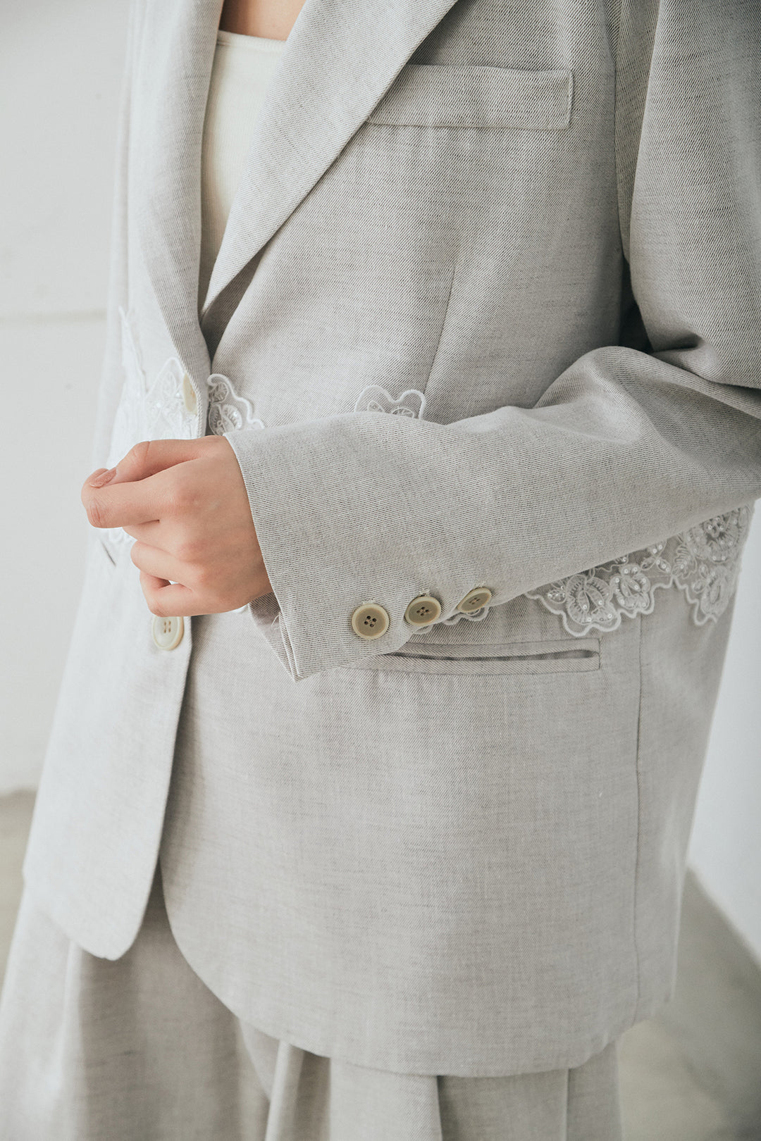 リネンタッチレースデザインジャケット