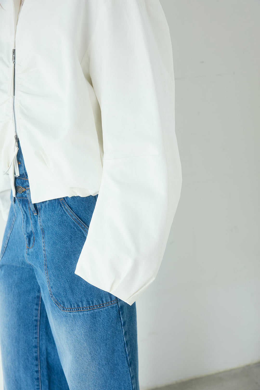 [SET]ノーカラーフロントギャザージップアウター+デニムサロペットワイドパンツ+ストレッチレースクルーネックインナー(3set)