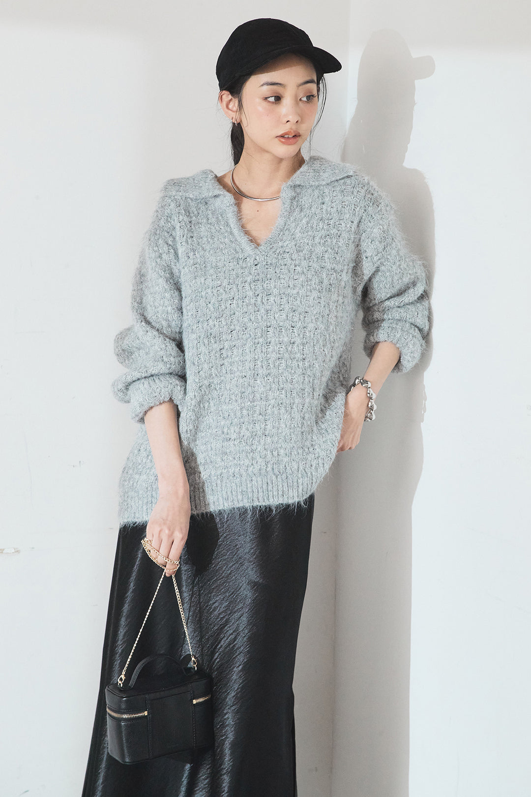 襟付きVネックニットトップス