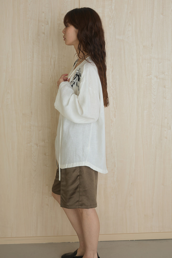 麻混フラワー刺繍柄ブラウス