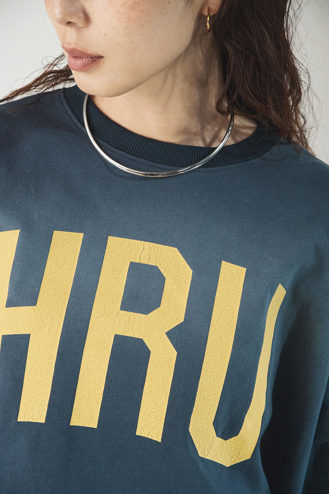 ビッグロゴHRU袖ボリュームトップス